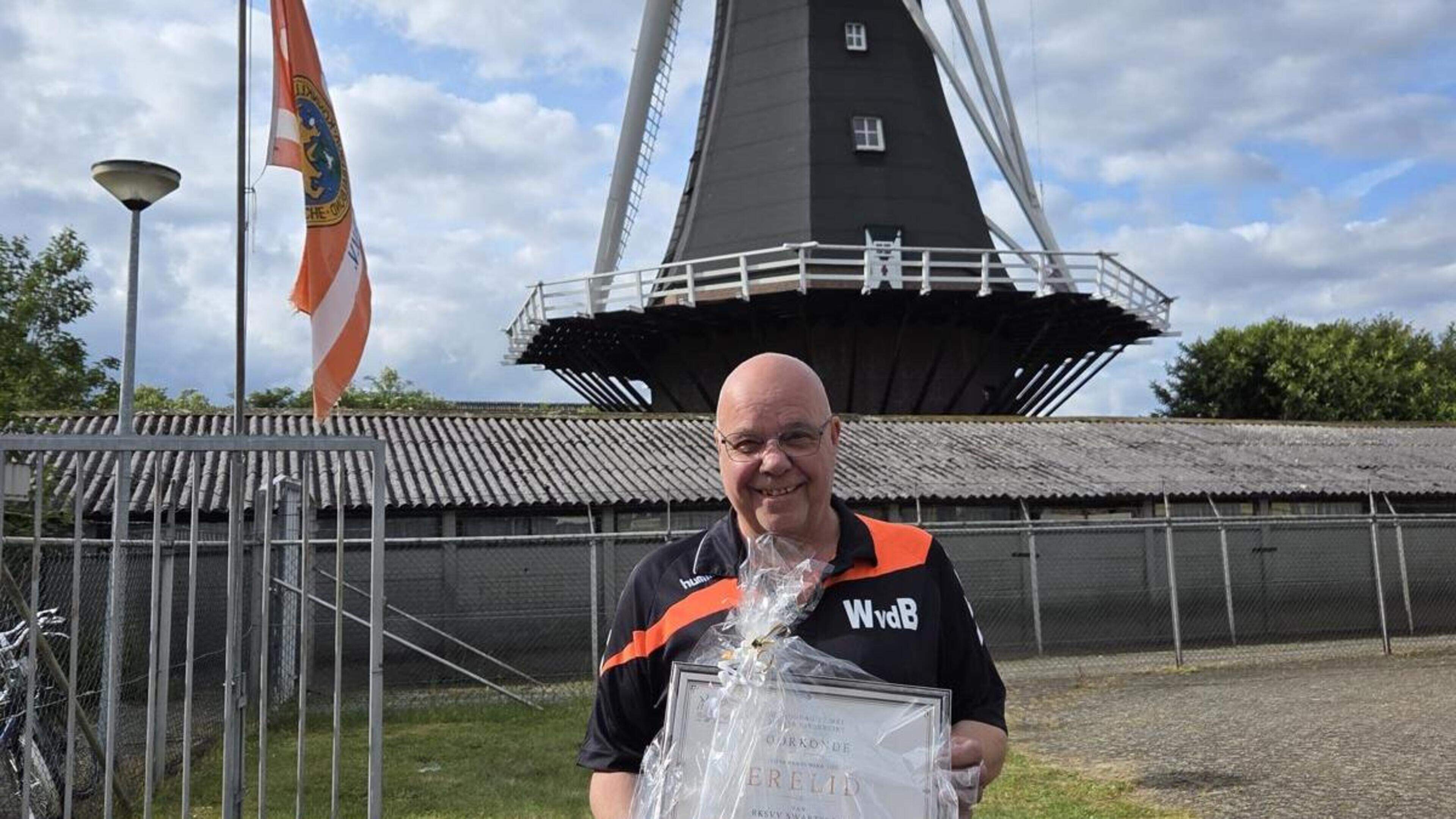 Will van den Boel krijgt erelidmaatschap bij RKSVV en droomt van seizoenskaart bij PSV: ‘Ik sta al d