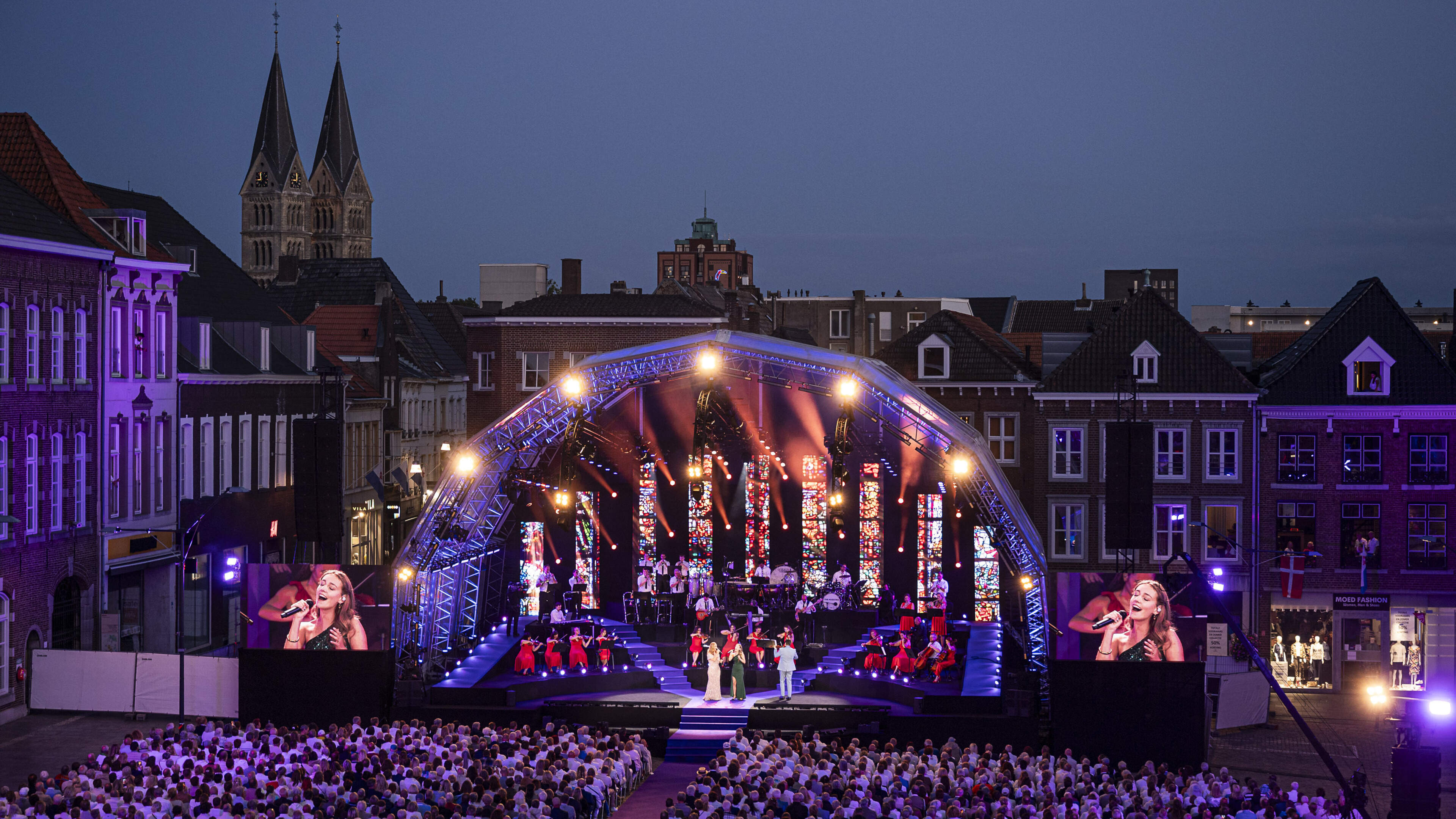 The Maestro zorgt met open air jubileumconcert voor reuring in Roermond: ‘Geweldig! Wij zijn een sta