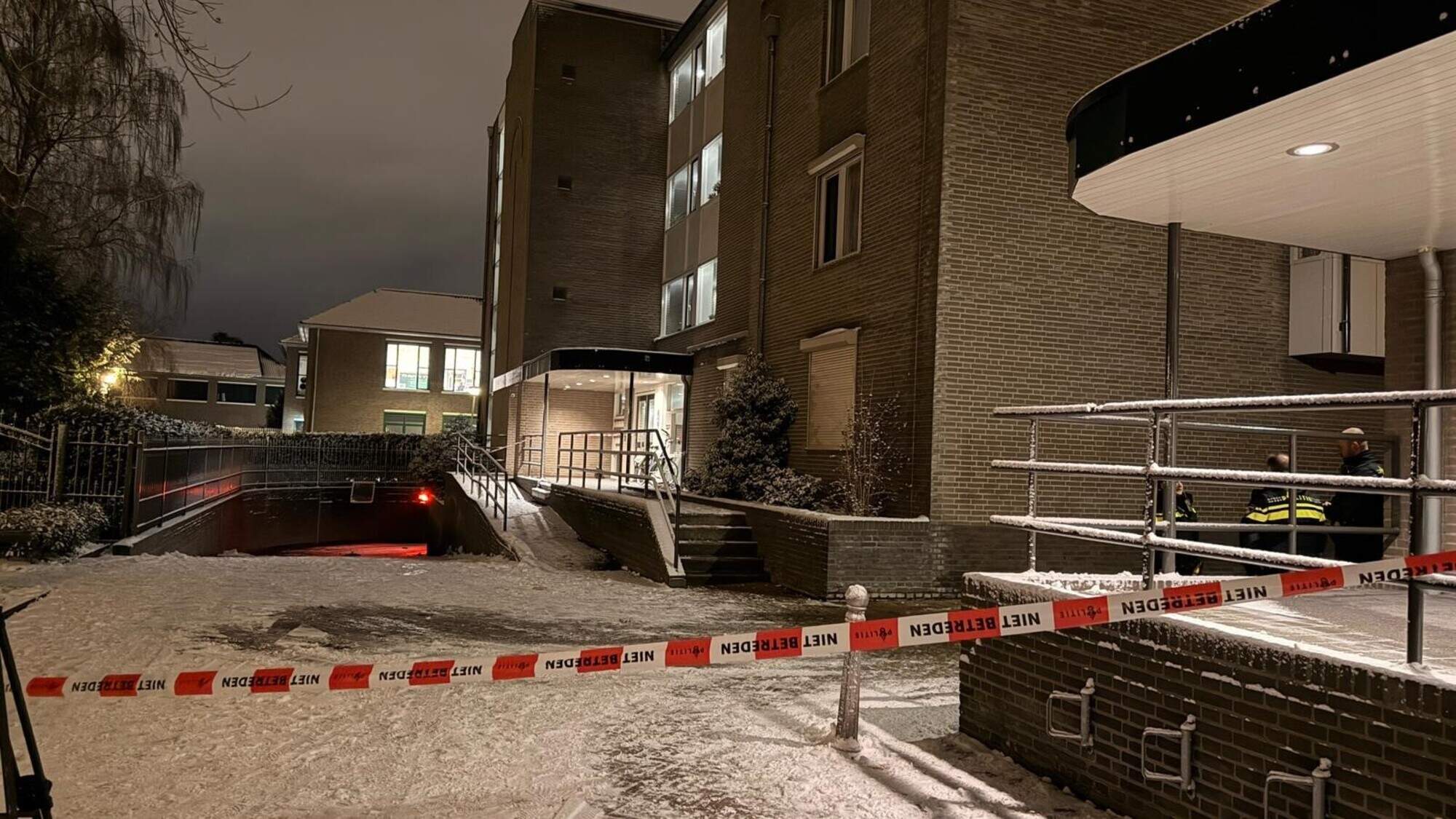 Politie lost meerdere schoten bij aanhouding van agressieve man in Venlo,  verdachte (33) gewond | De Limburger