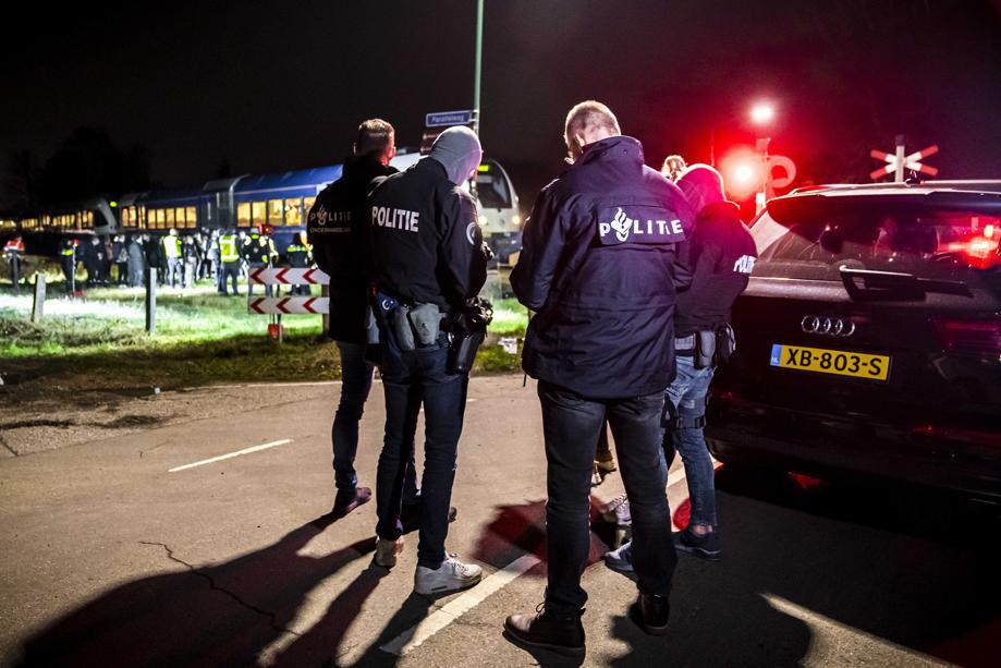 Politie rukte massaal uit voor valse explosievenmelding: proportioneel of overdreven?