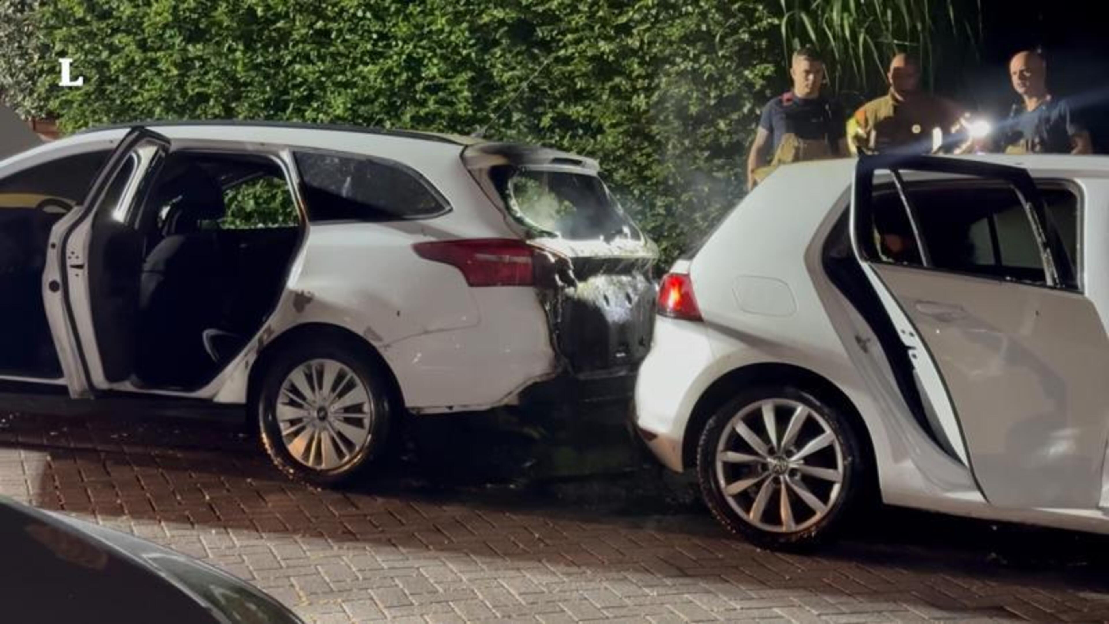 Twee auto’s zwaar beschadigd door brand in Geleen