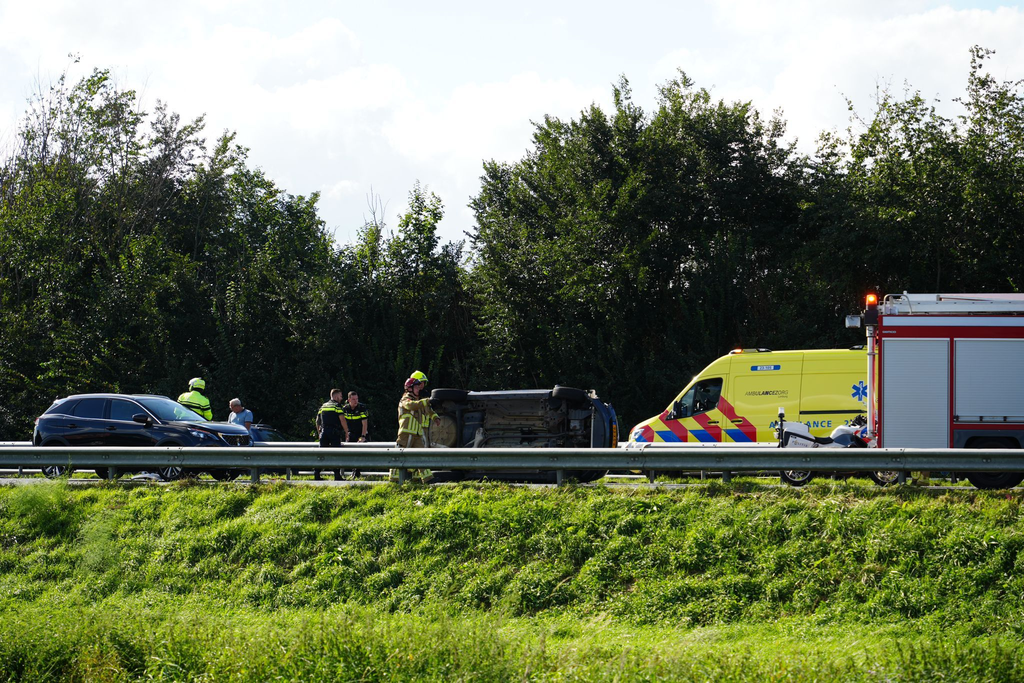 Ongeluk in beide richtingen op A2 bij Roosteren, geen gewonden: ‘Heel bijzonder dat dit op dezelfde 