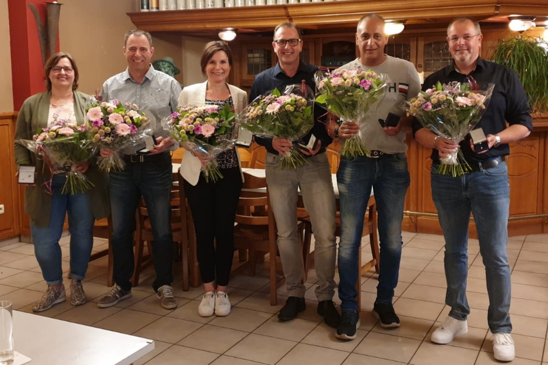 Belhamels huldigen negen jubilarissen