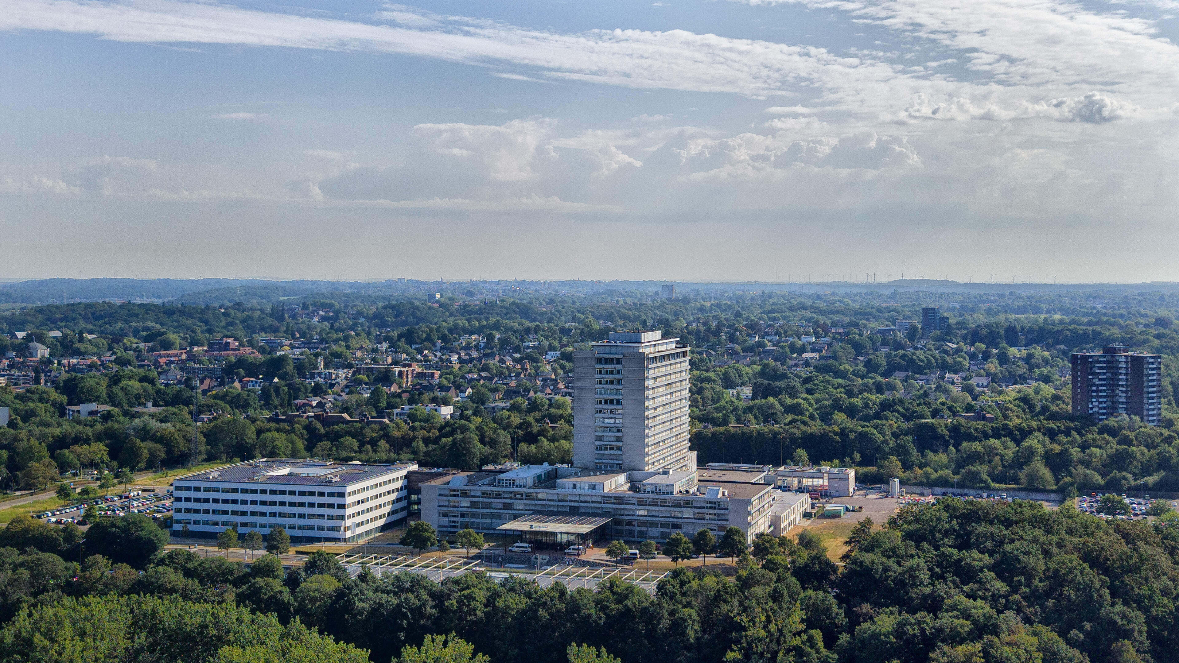 Emeritus hoogleraar pleit voor onafhankelijk onderzoek naar toekomstplan Zuyderland; ziekenhuisbestu