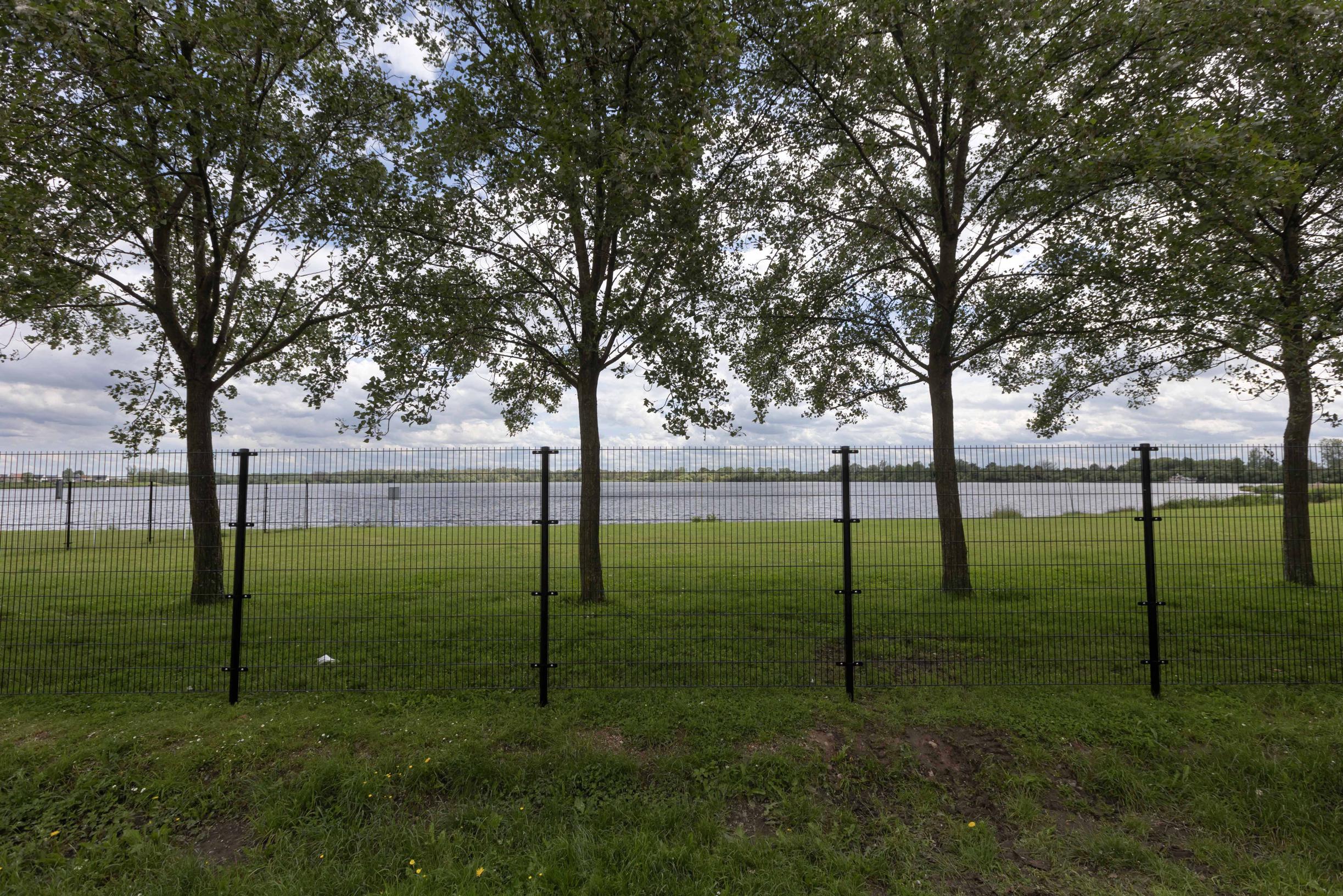Dagstrand Thorn niet langer gratis door toenemende overlast: ‘Toerisme pakt ons alles af’