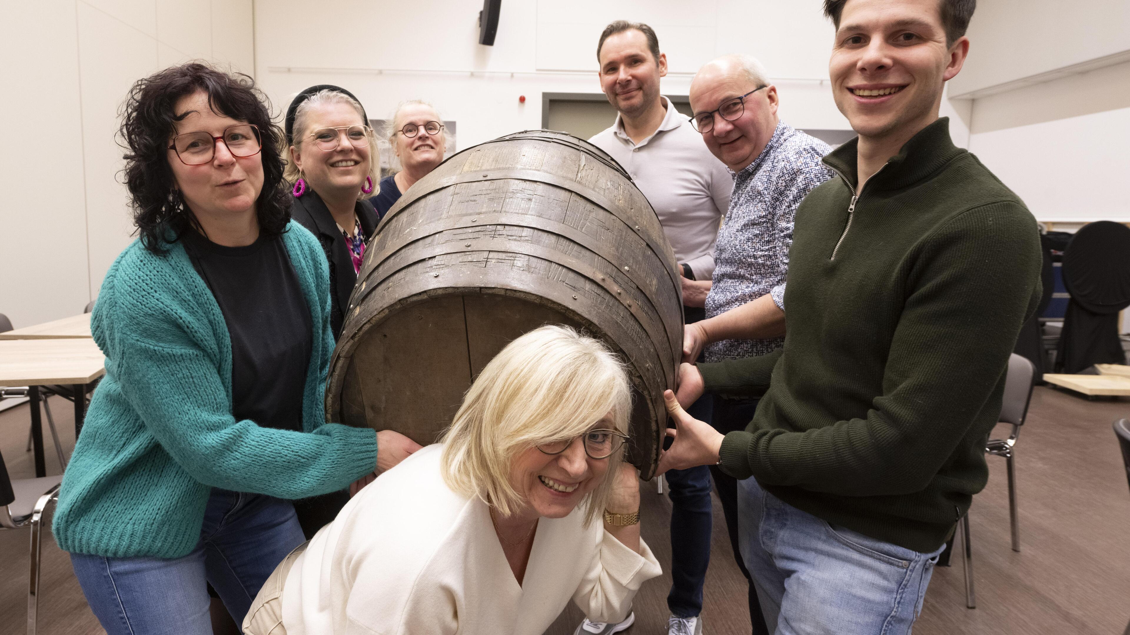 Nieuwe generatie buuttereedners smeedt grappen en grollen in Schimmert: ‘Waarom moet het allemaal zo