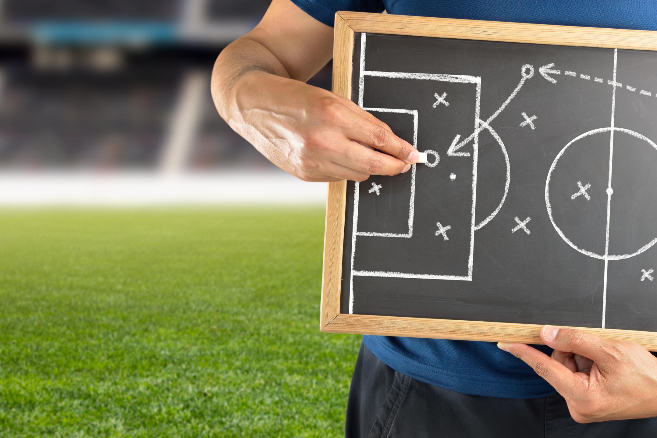 Hoofdtrainers Leveroy verlengen contract