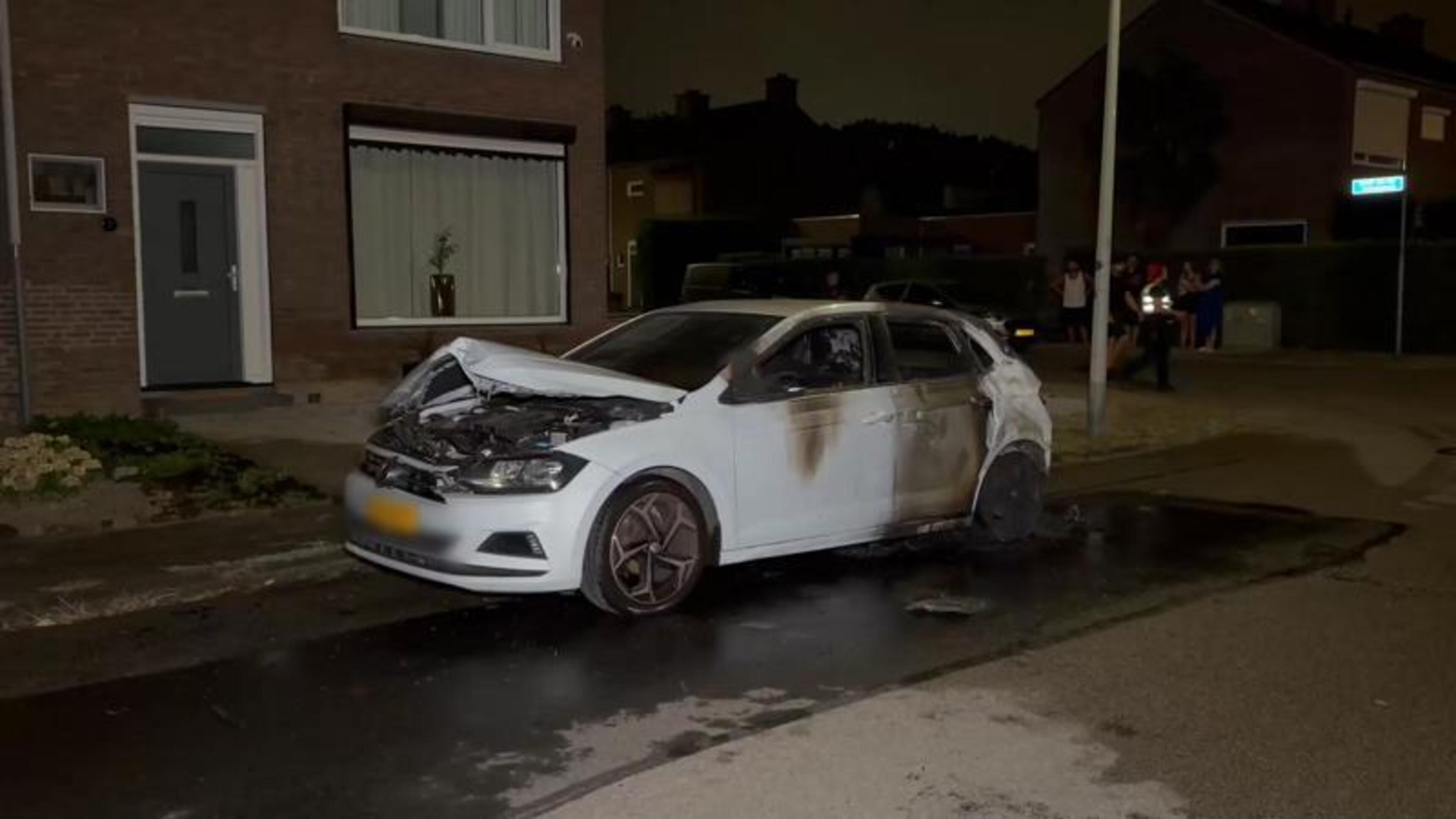 Auto volledig uitgebrand in Maastricht