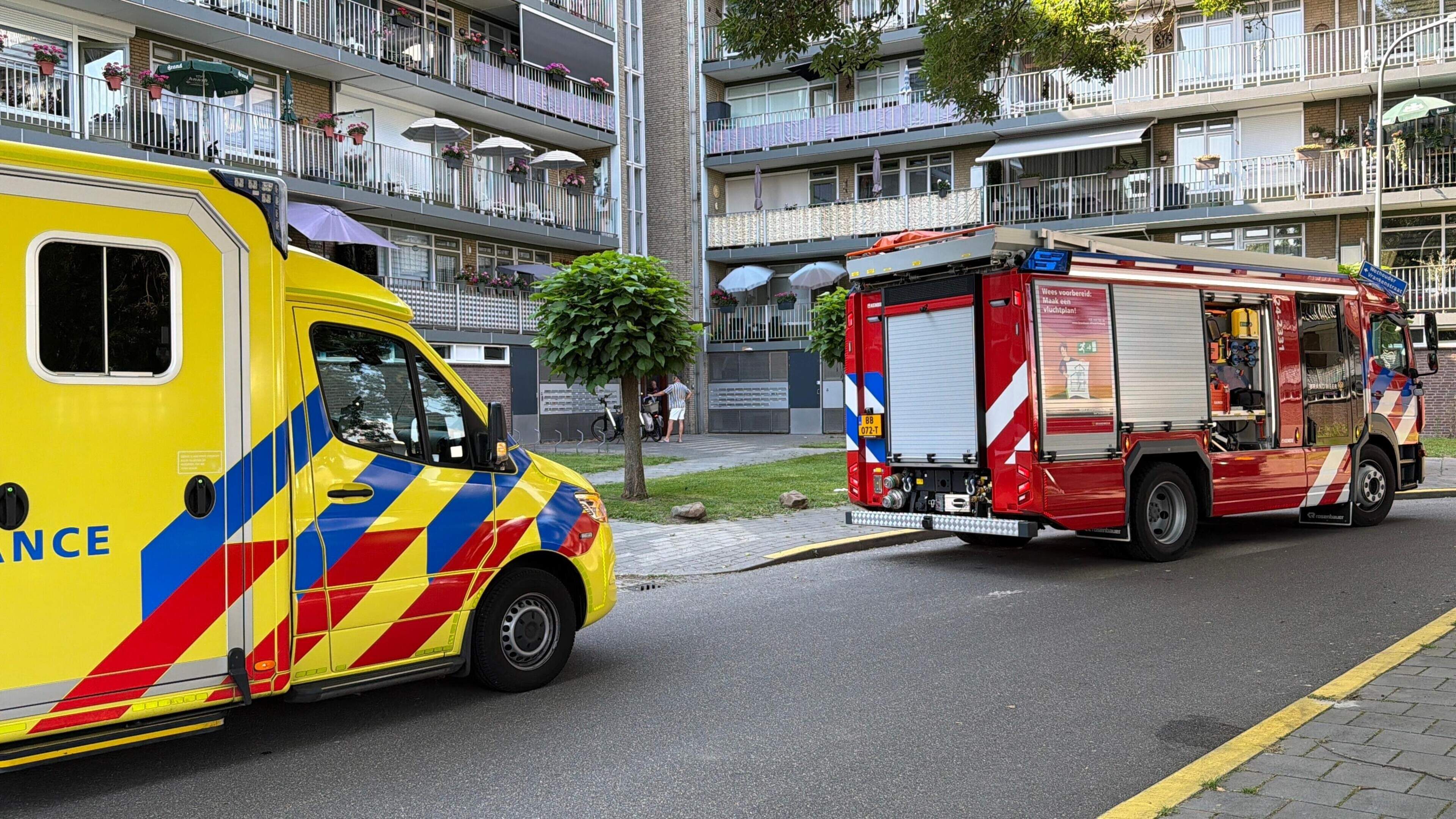 Drie personen op leeftijd vast in lift Maastricht: ambulance vanwege warmte paraat