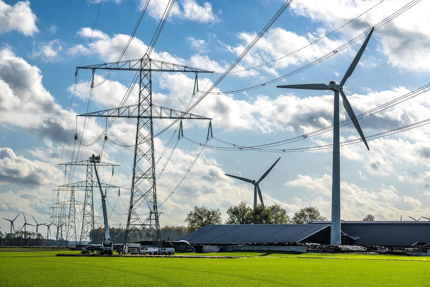 TenneT trekt een extra hoogspanningslijn tussen Maasbracht en Eindhoven