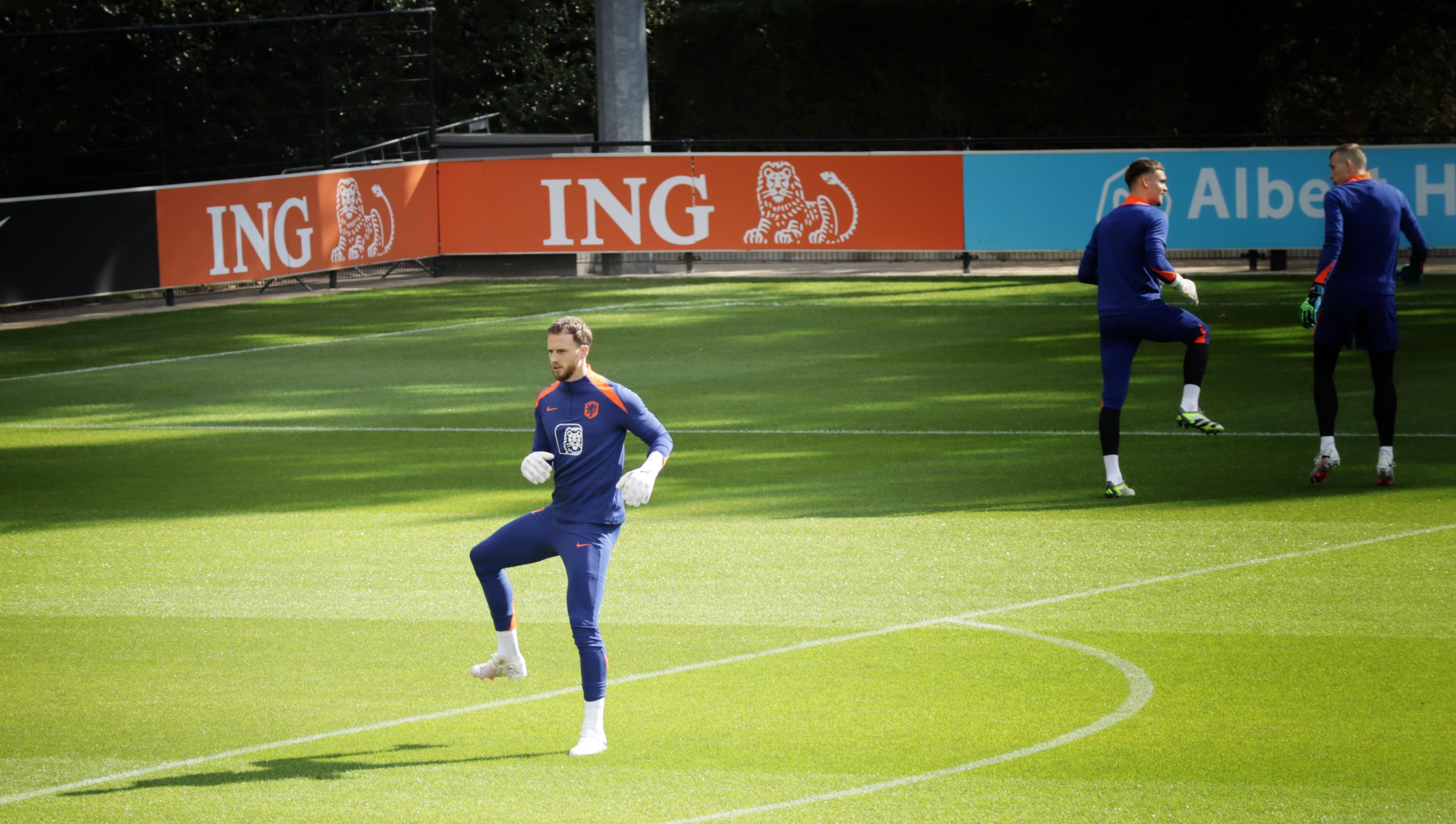 Mark Flekken mag nog niets zeggen over een basisplaats in Oranje, maar zijn ogen verraden het een kl