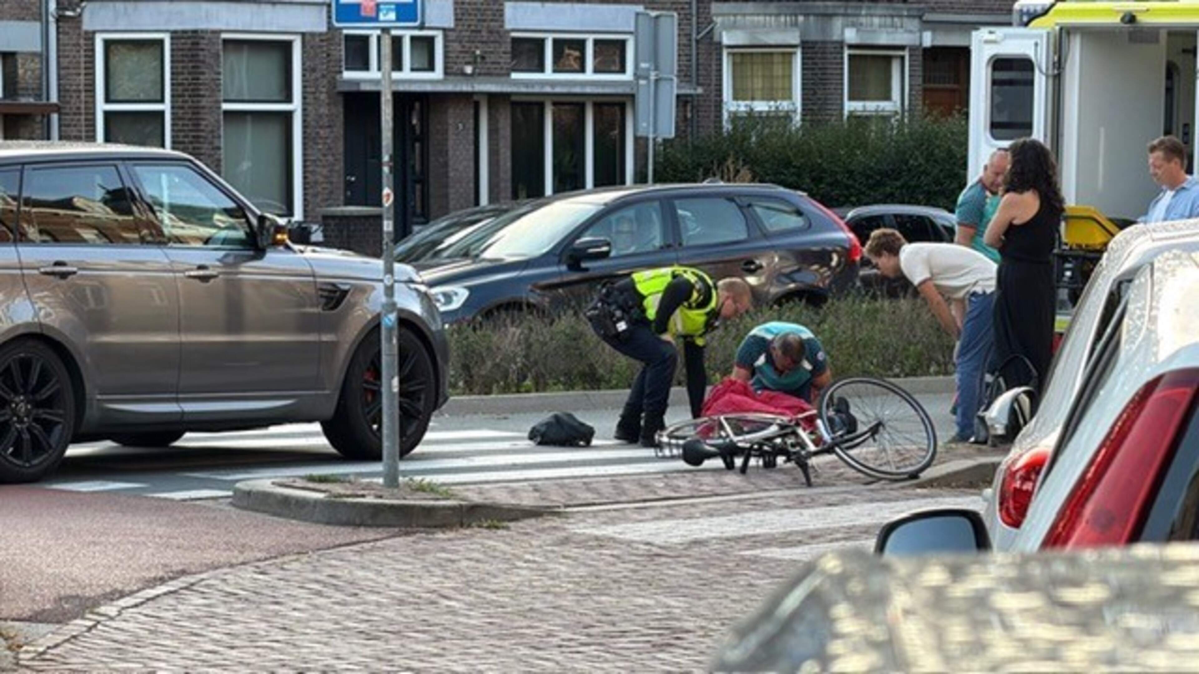 Fietser gewond na botsing met auto in Maastricht