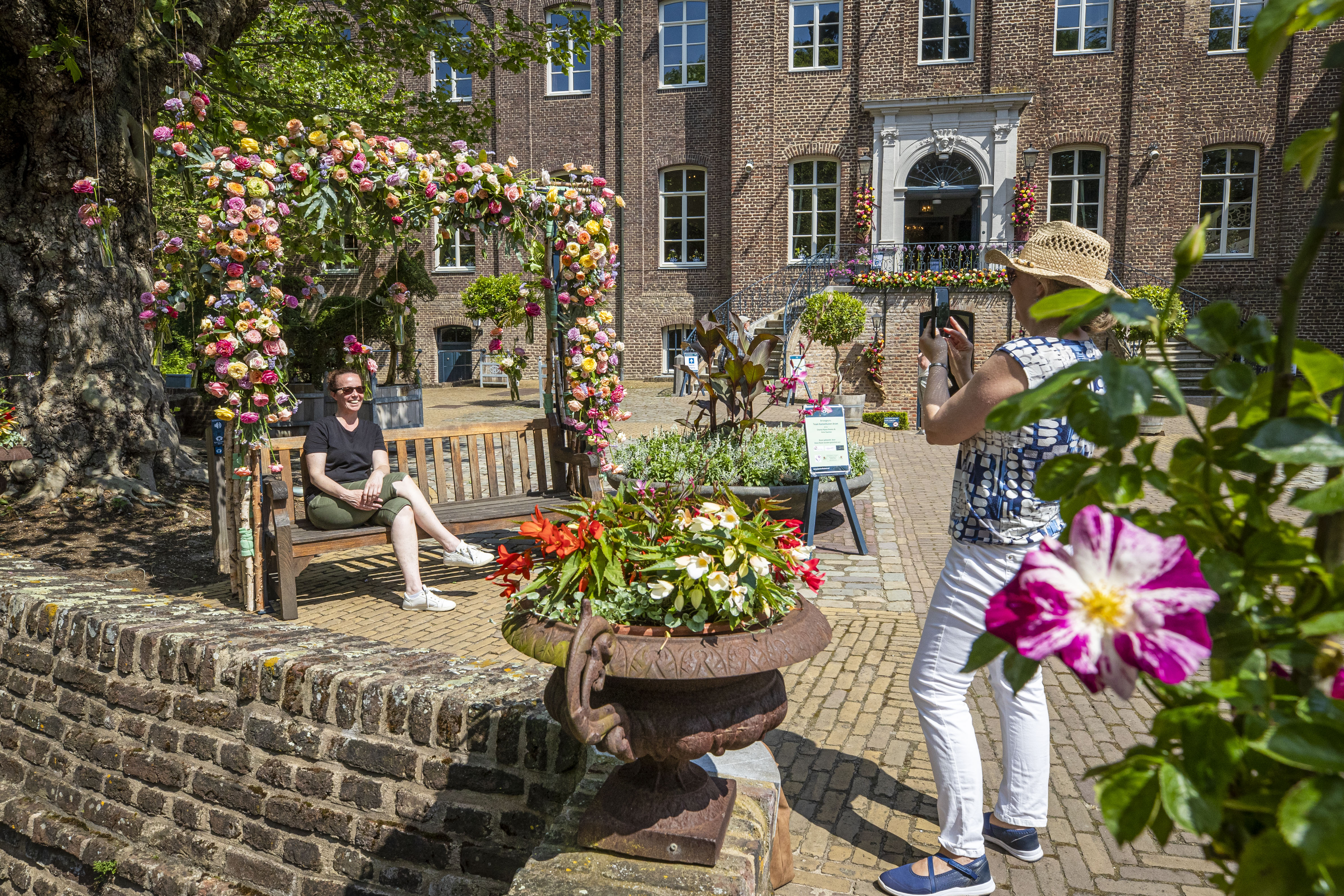 Kasteeltuinen Arcen pakt uit met Rozenfestijn uit, maar wil Lottum niet van de troon stoten