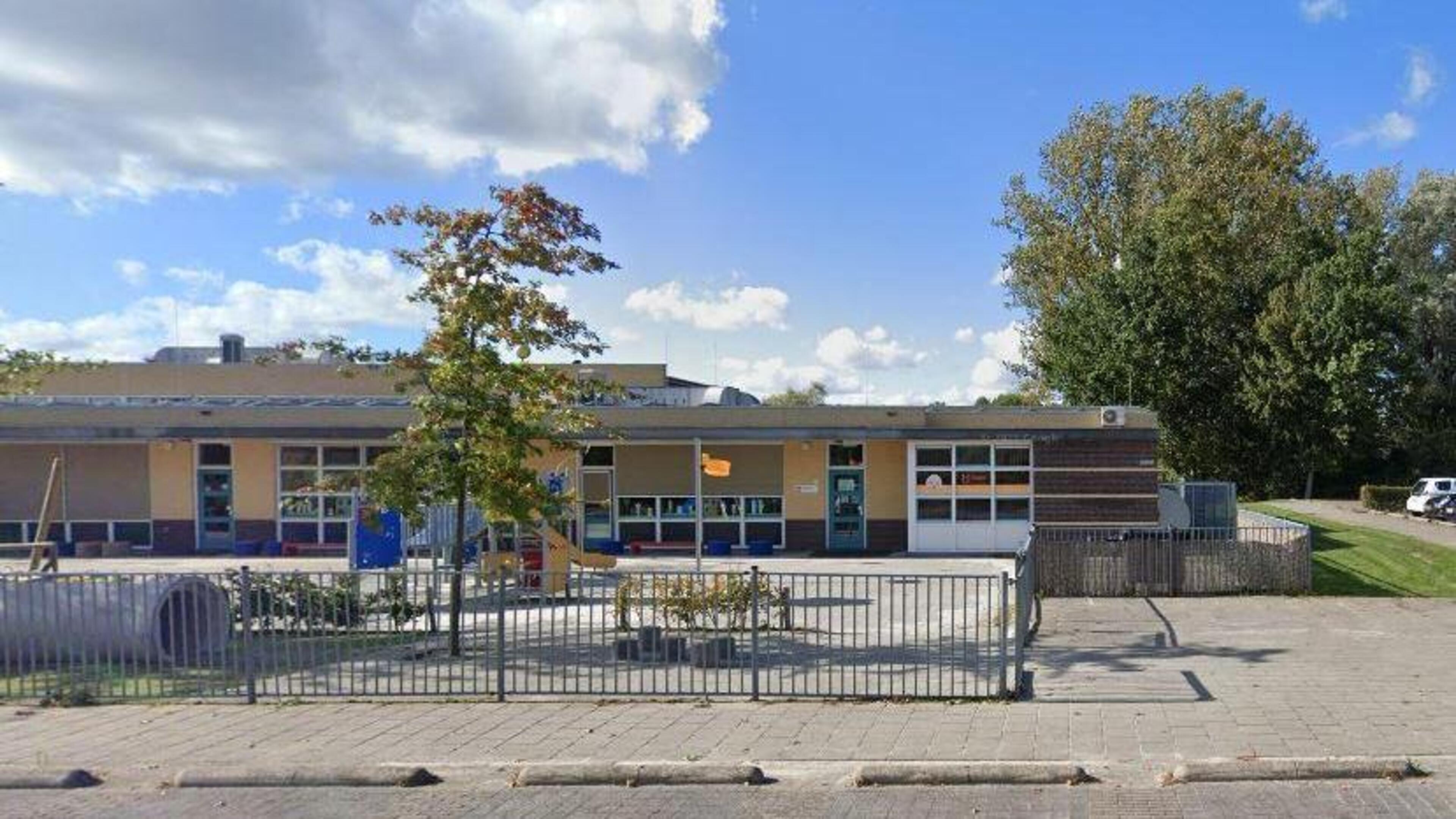 Eieren en vanillevla tegen de ramen: hangjeugd zorgt nog steeds voor overlast op en rond basisschool