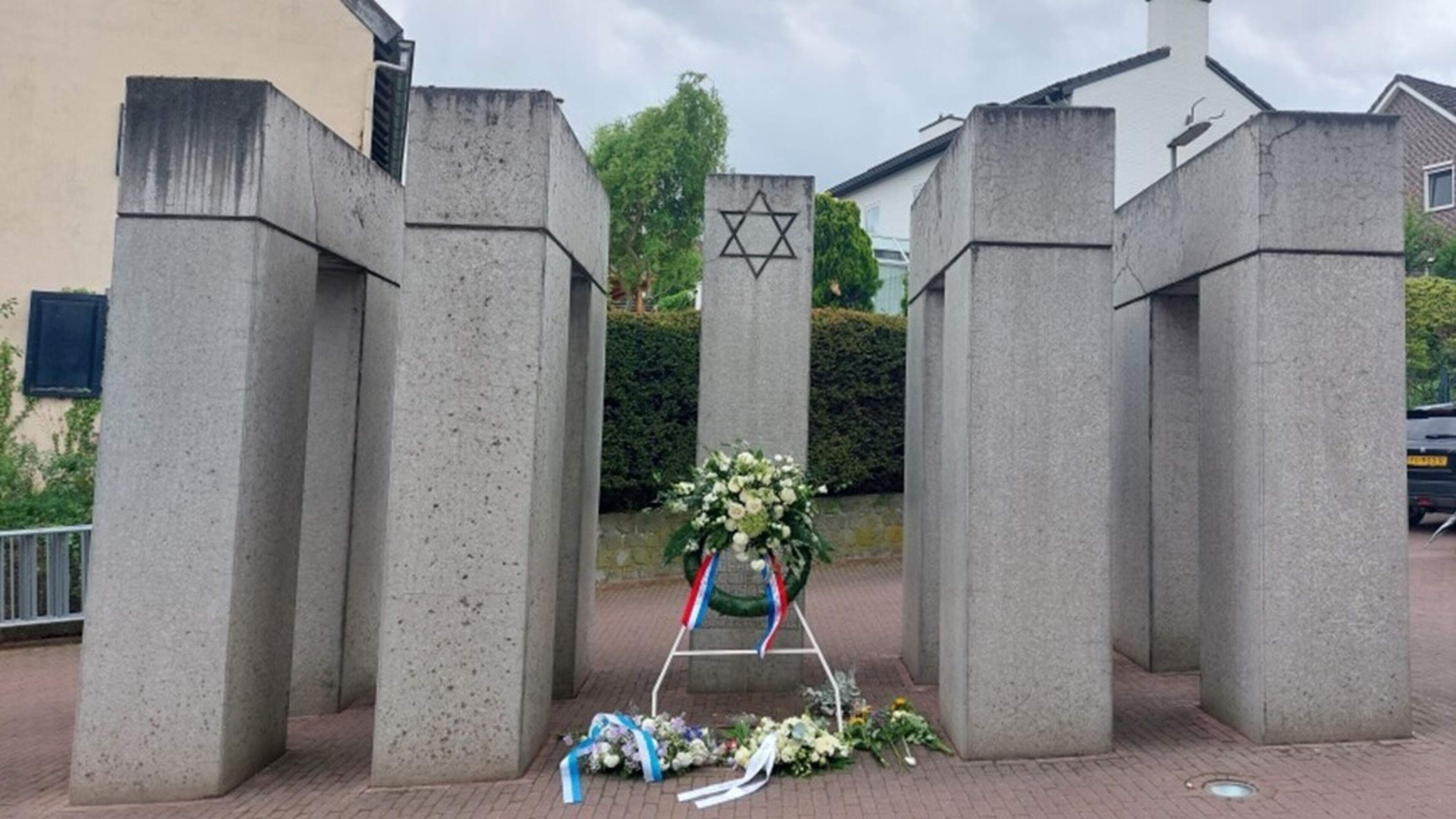 Heemkunde Galopia houdt vroege dodenherdenking bij Joods Monument in Gulpen