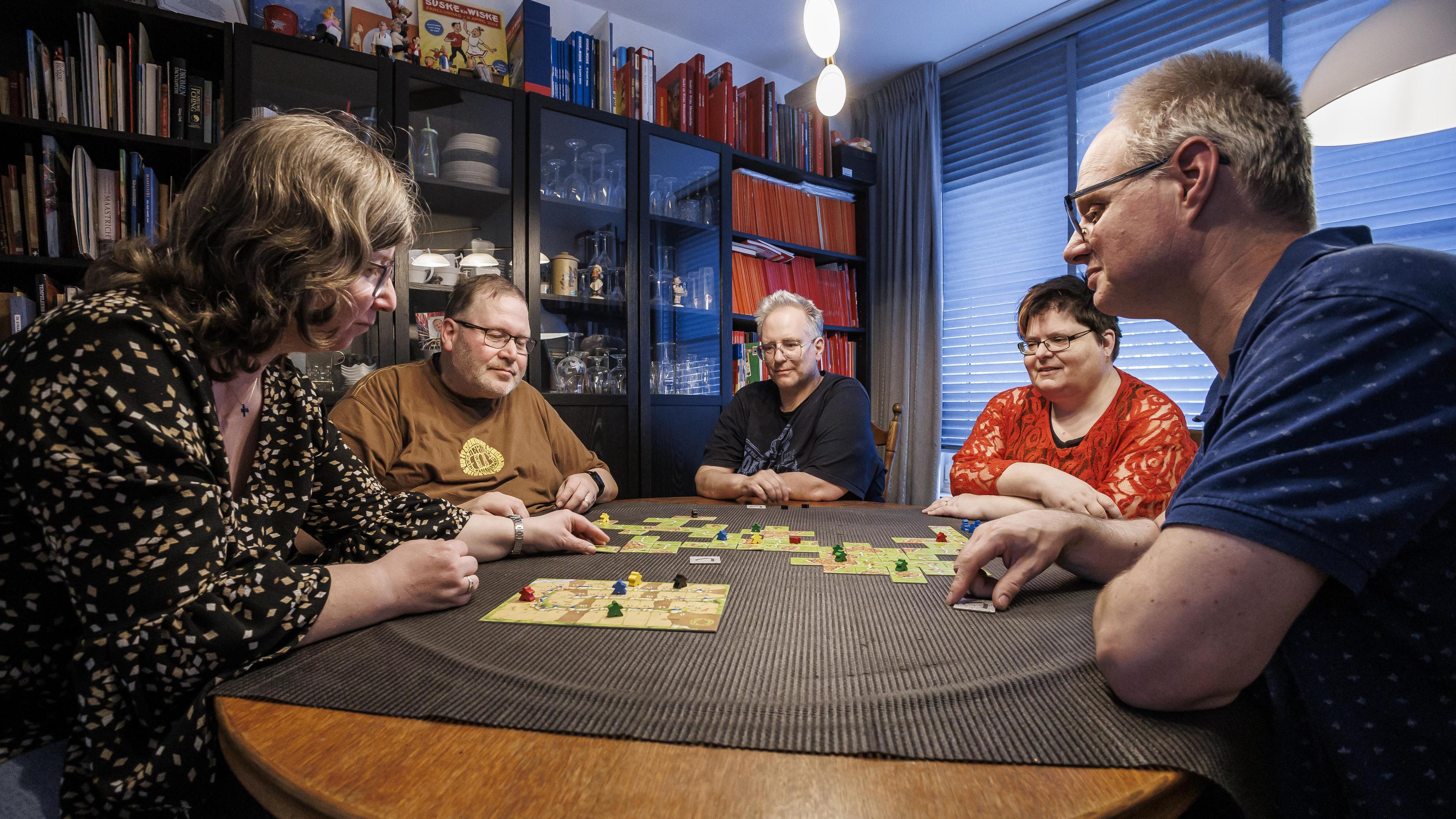 Maastrichtse vriendengroep helpt medemens spelenderwijs uit de eenzaamheid, met dank aan de burgerbe