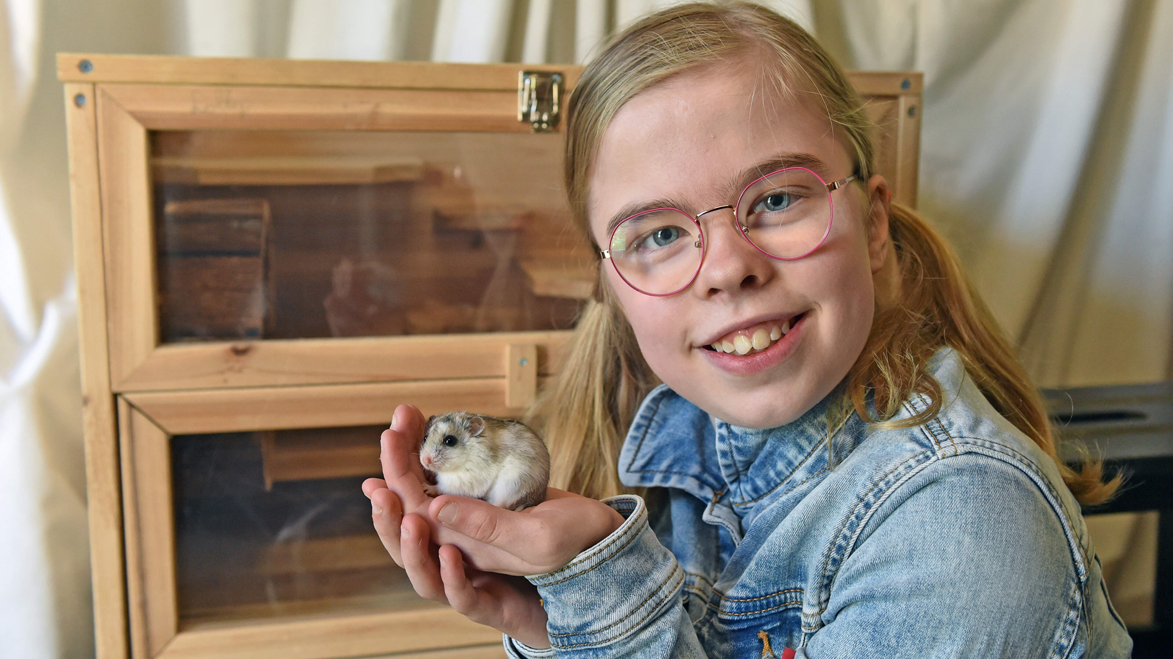 Rosalie (12) opent Knabbelhotel in Nieuw Bergen en staat te popelen om haar eerste gasten in de watt