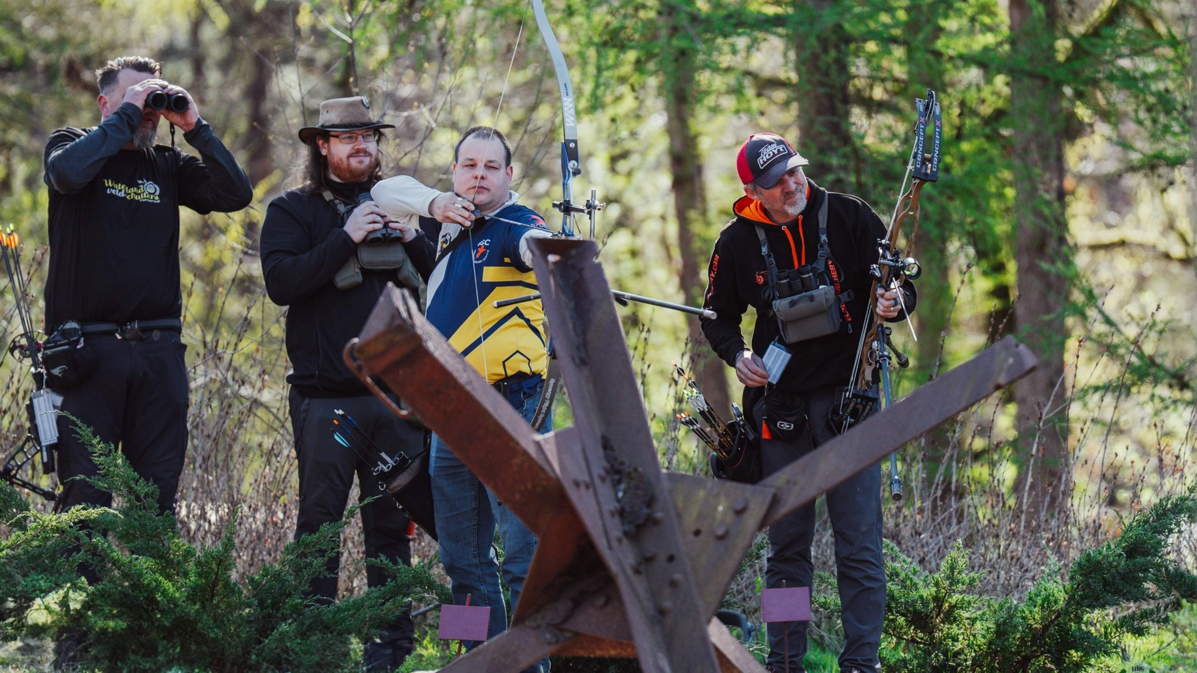 Veldwedstrijd handboogschutters op terrein oorlogsmuseum extra hoogtepunt jubileumjaar honderdjarig 