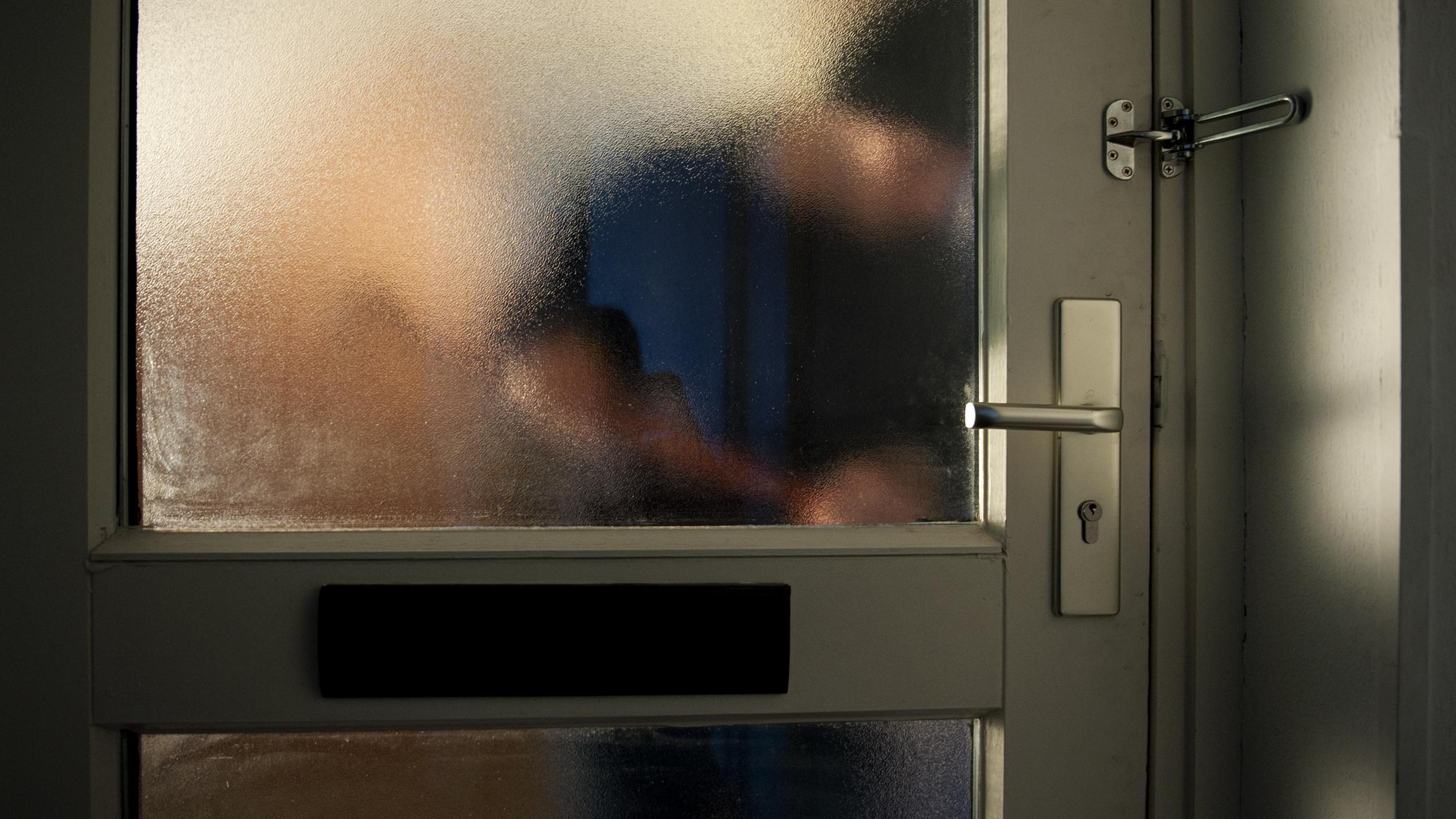 Zelfs oudere op sterfbed beroofd: oplichtersduo (61 en 53) moet jaren de cel in voor reeks babbeltru
