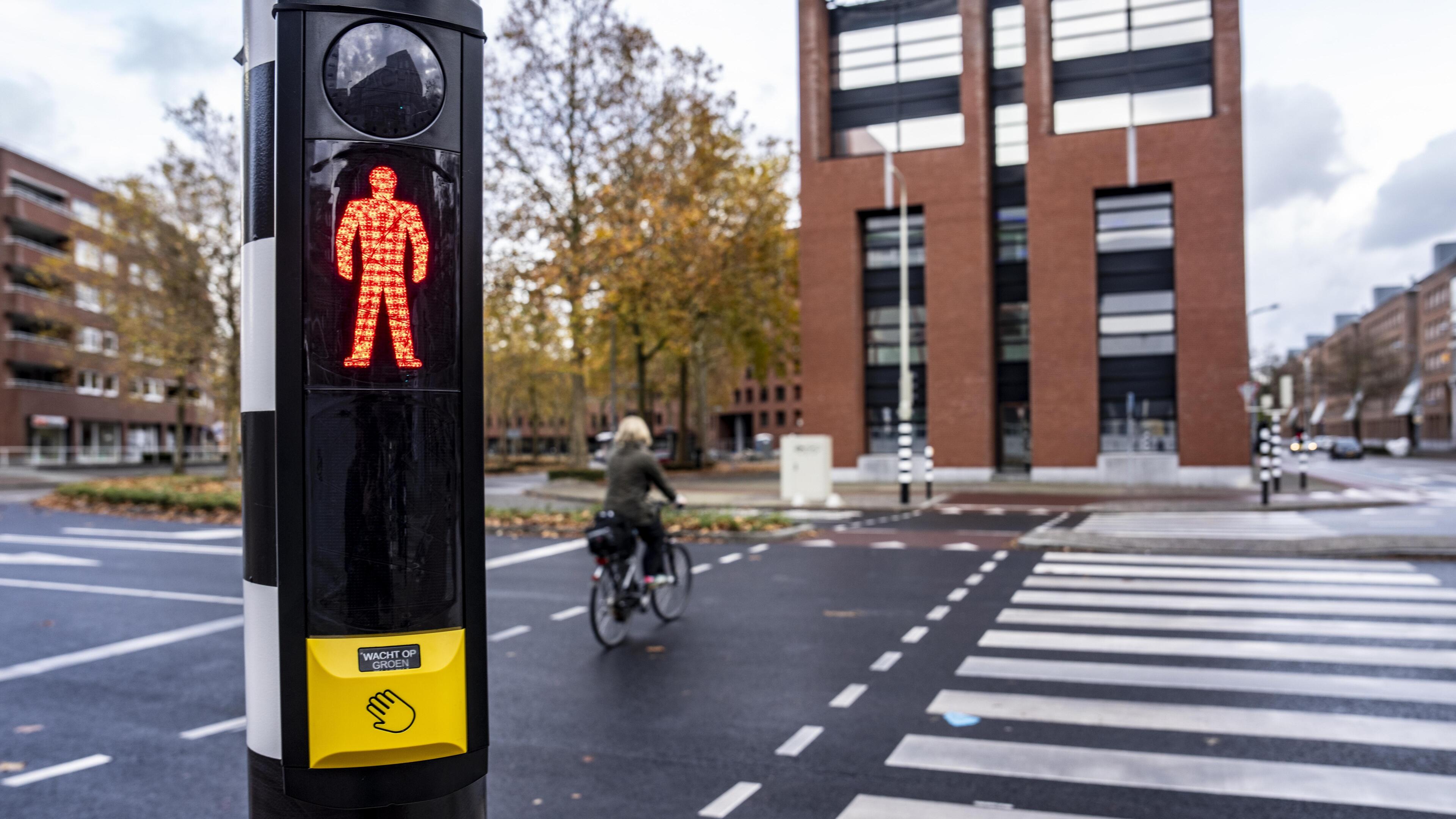Maastricht neemt voetgangers serieus: de drukknoppen voor groen licht bij stoplichten werken écht