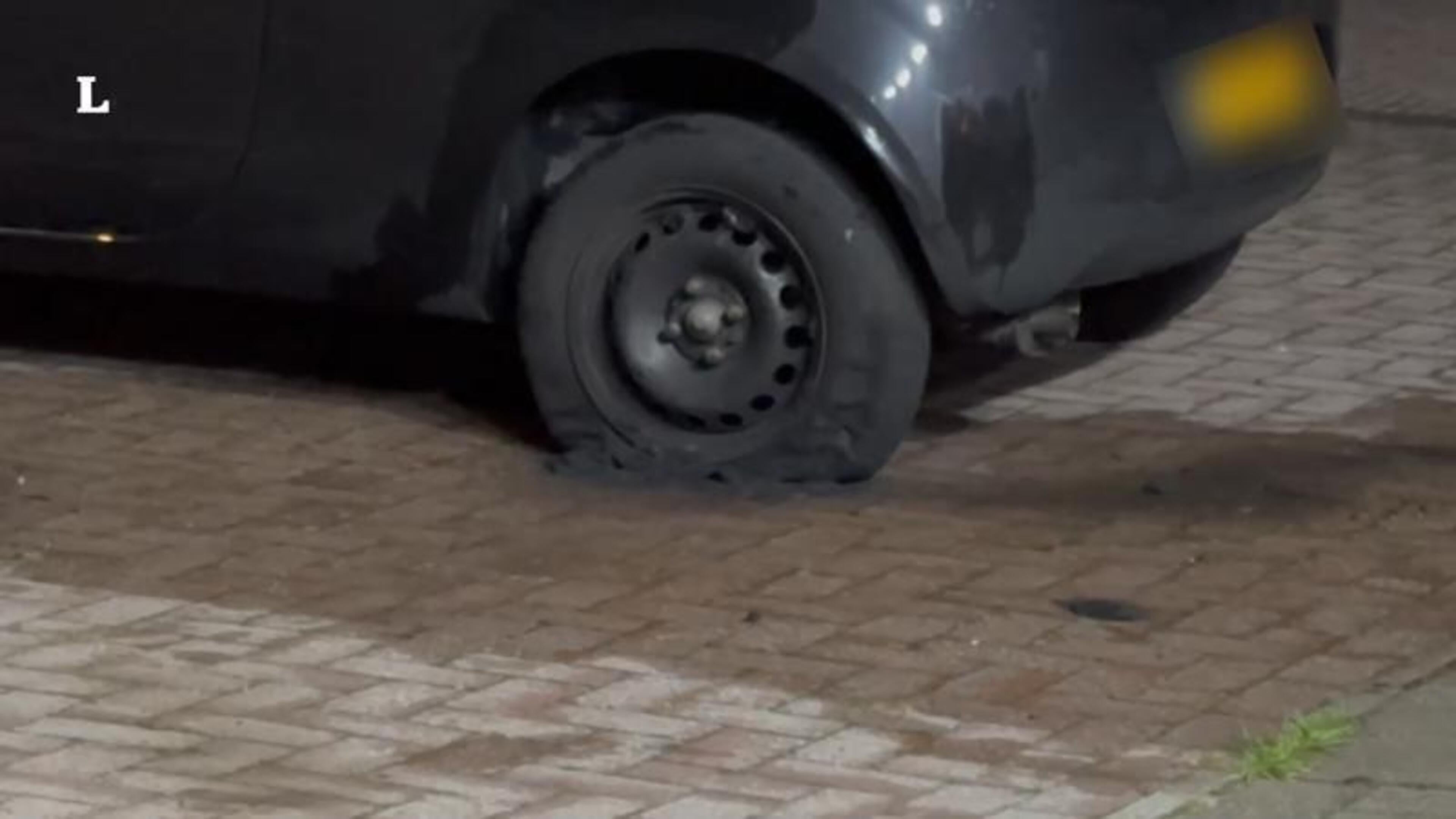 Politie doet onderzoek naar brandstichting na autobrand in Eygelshoven