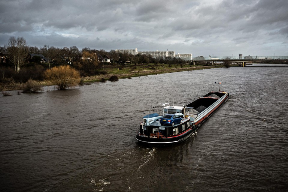 Hogere waterstand Maas door regen en smeltende sneeuw