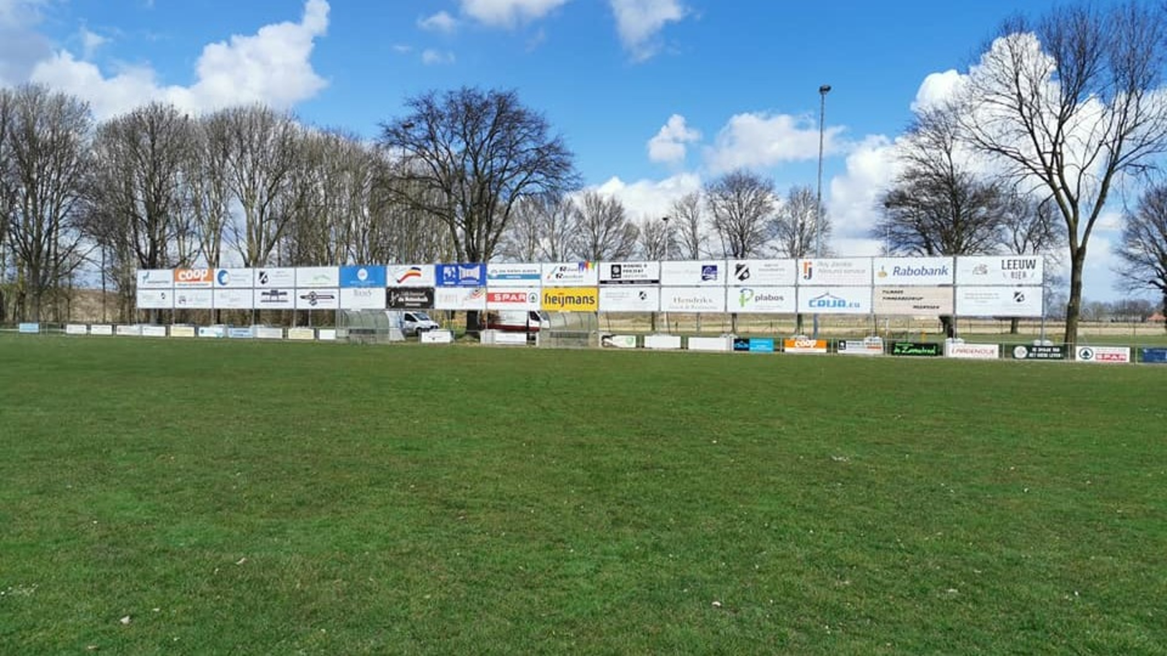 Nieuwe sponsorwand RKUVC Ulestraten