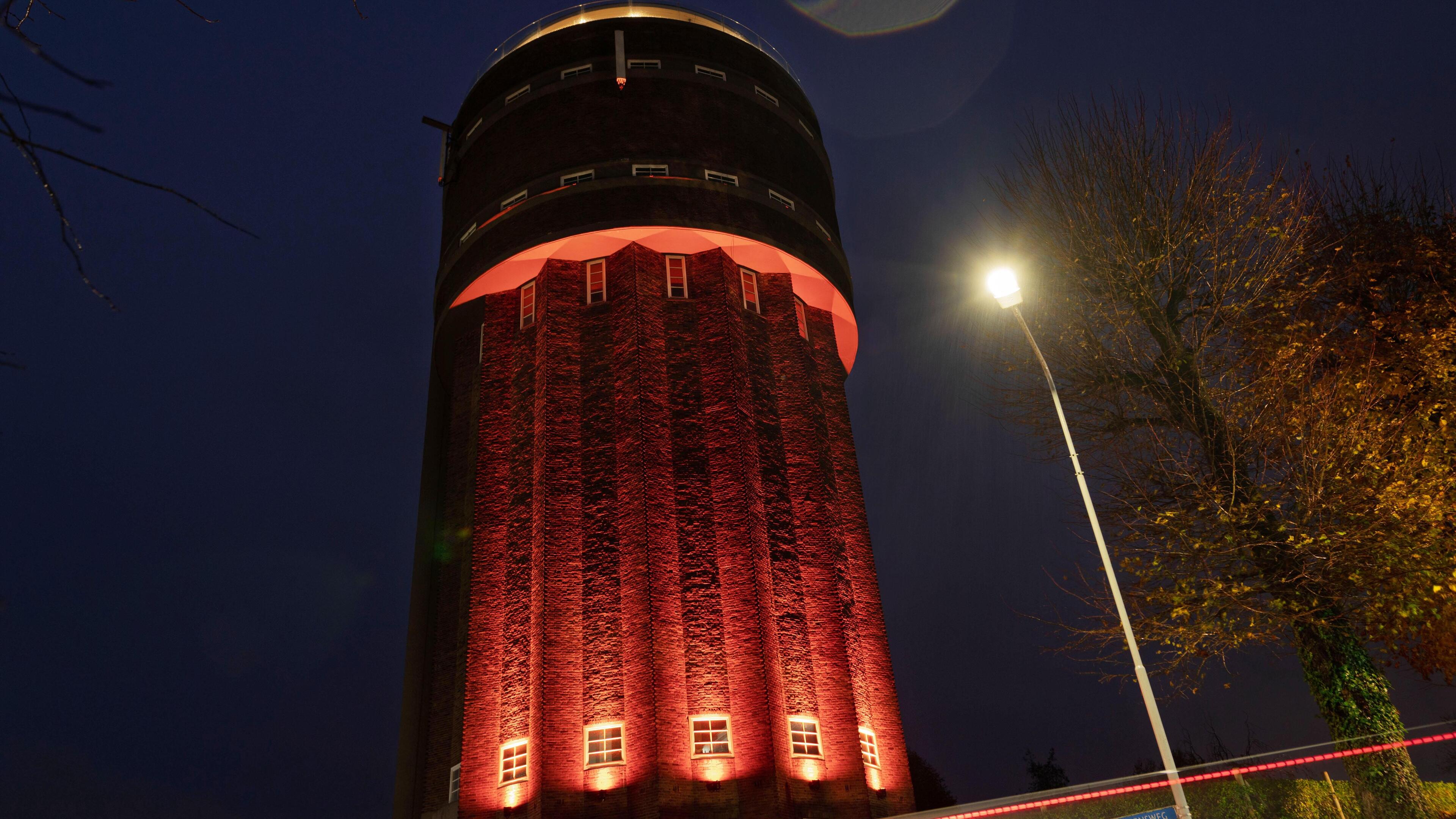 De Reusch van Schimmert kleurt oranje en dat heeft niks met voetbal te maken