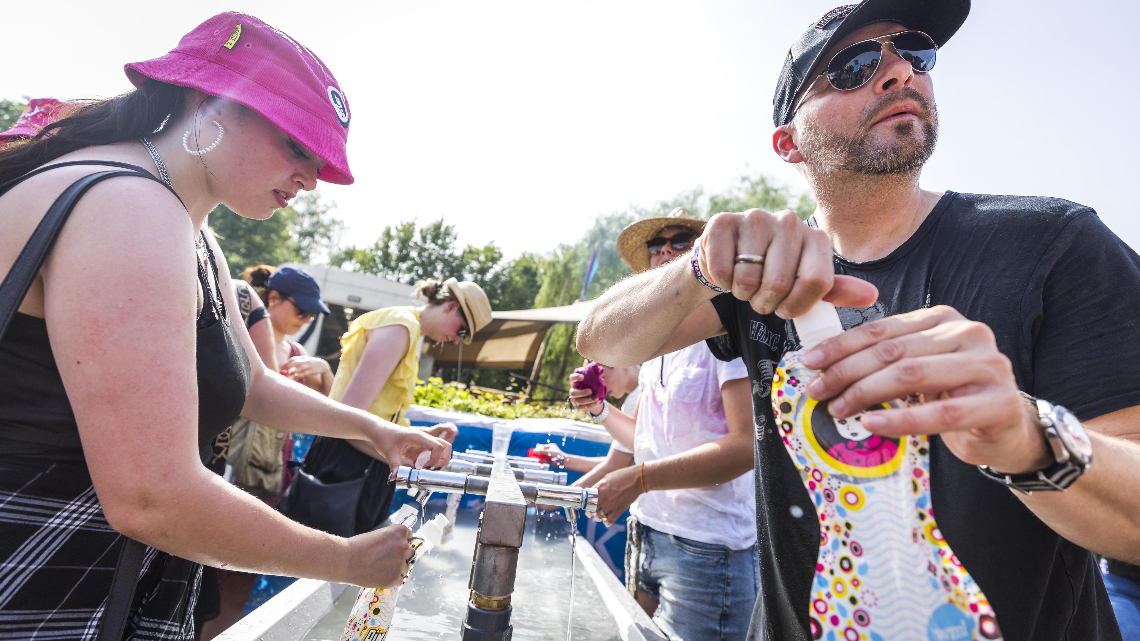 Naar Pinkpop, de Bronk in Eijsden of hardloopwedstrijd? Pas op voor een hitteberoerte en volg deze t