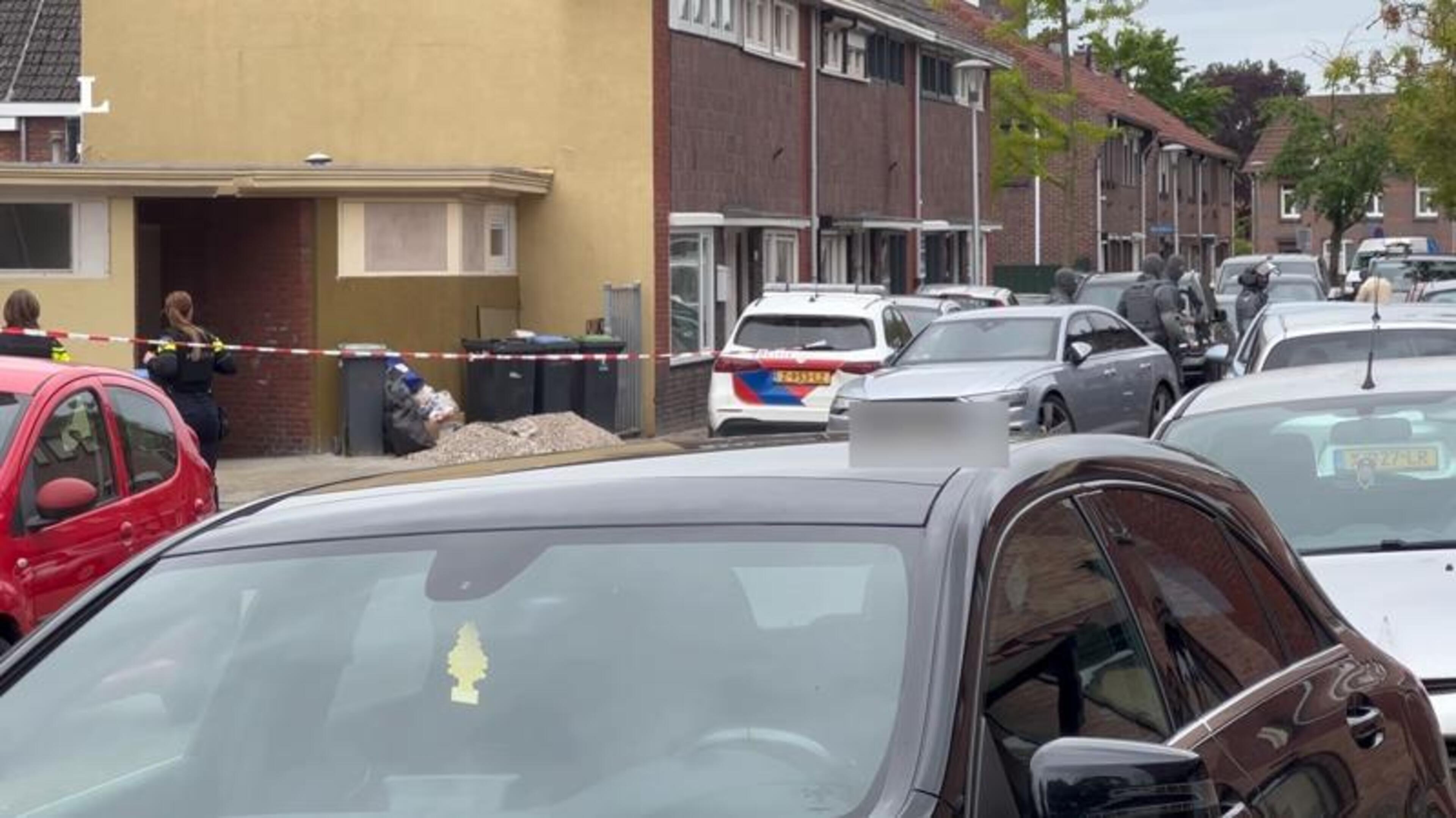Bewoner woning in Hoensbroek opgepakt na melding van bedreiging, mogelijk met vuurwapen: DSI en poli