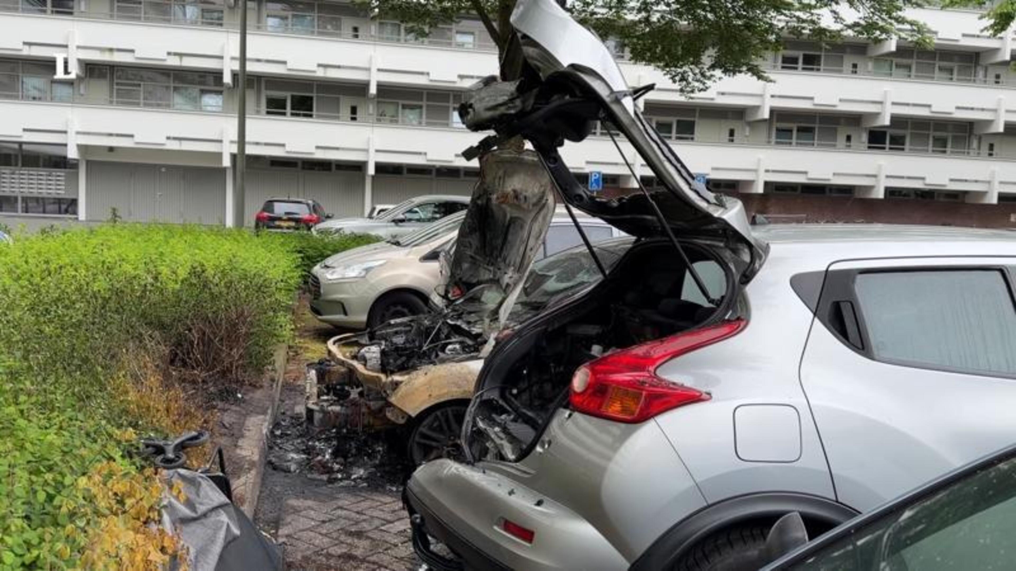 Auto's beschadigd door brand in Maastricht