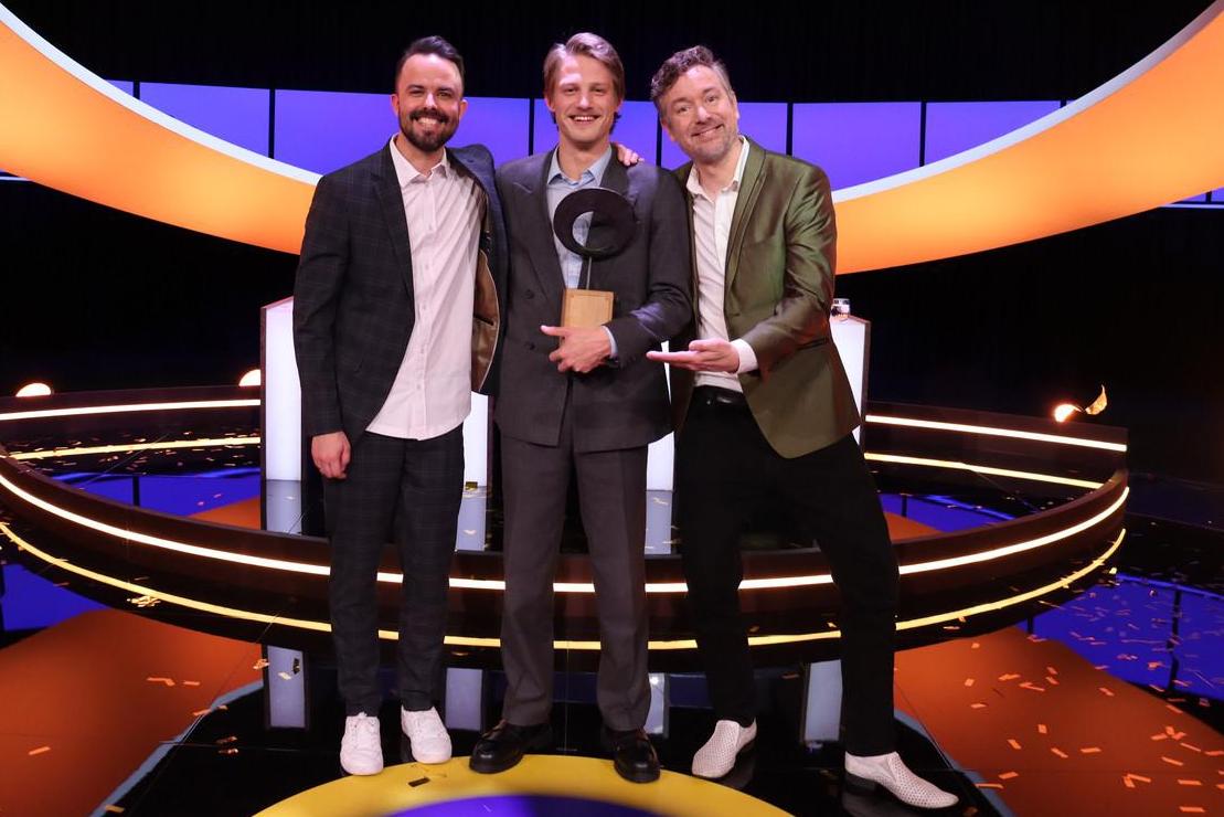 Acteur Joes Brauers uit Bocholtz wint tv-quiz ‘De slimste mens’ in zenuwslopende finale