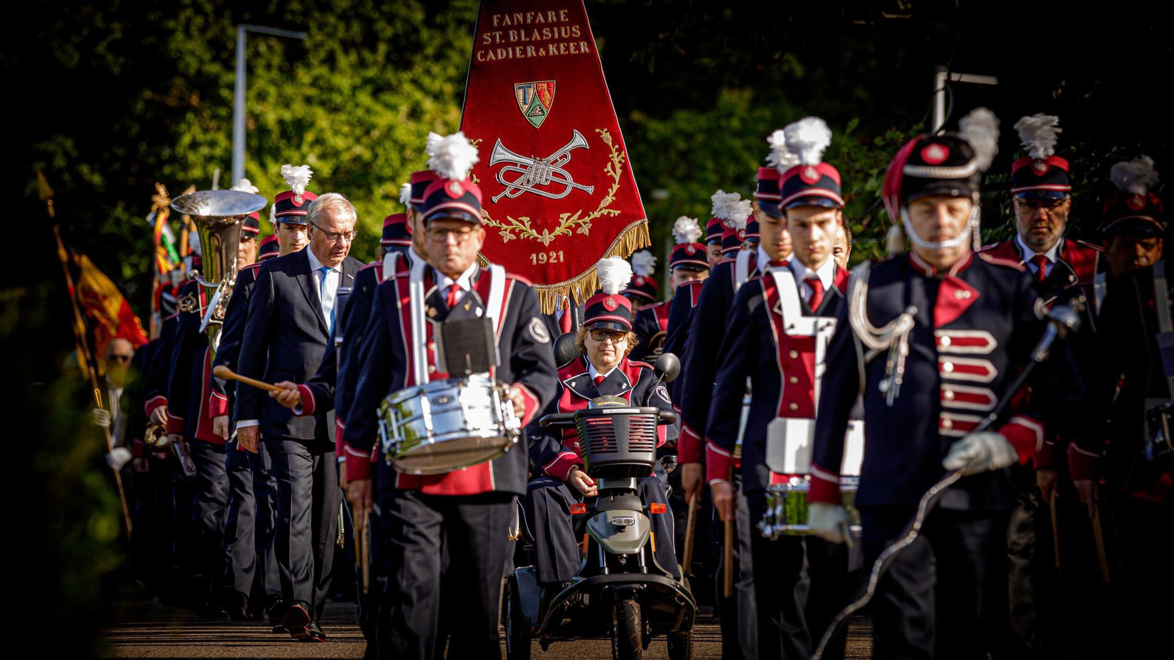 Honderdjarige Sint Blasius uit Cadier en Keer viert eeuwfeest na corona in feesttent