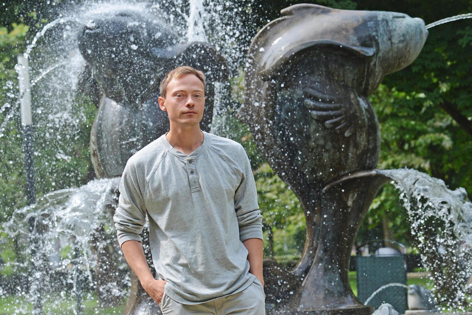 Aleksandrs (27) sliep in een tentje in het bos bij Venlo en doet nu ...