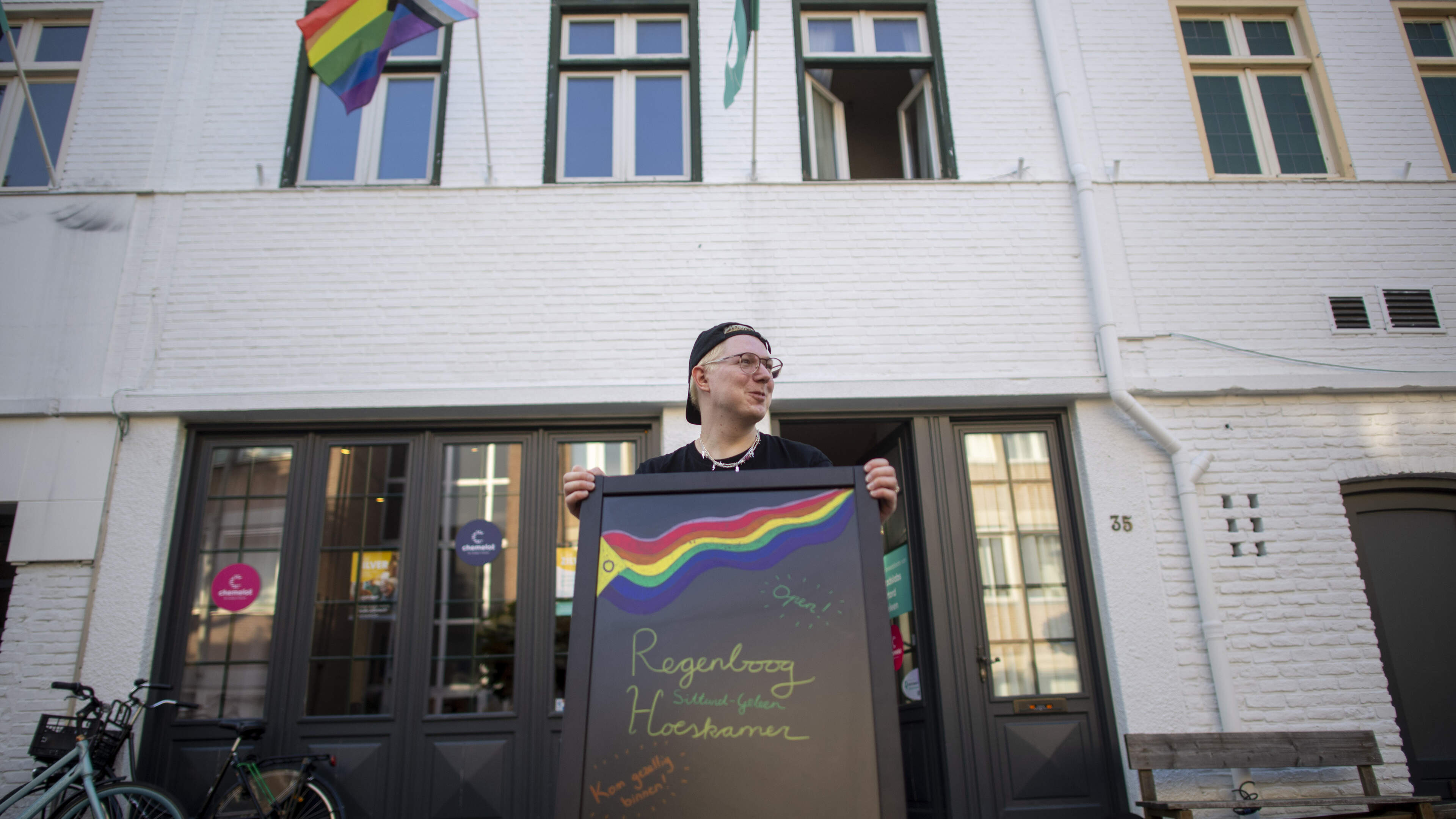 Stadslabs vulde lege winkelpanden met queer-gemeenschap, ouderen en expats: Werkt zo’n ‘gemeenschaps