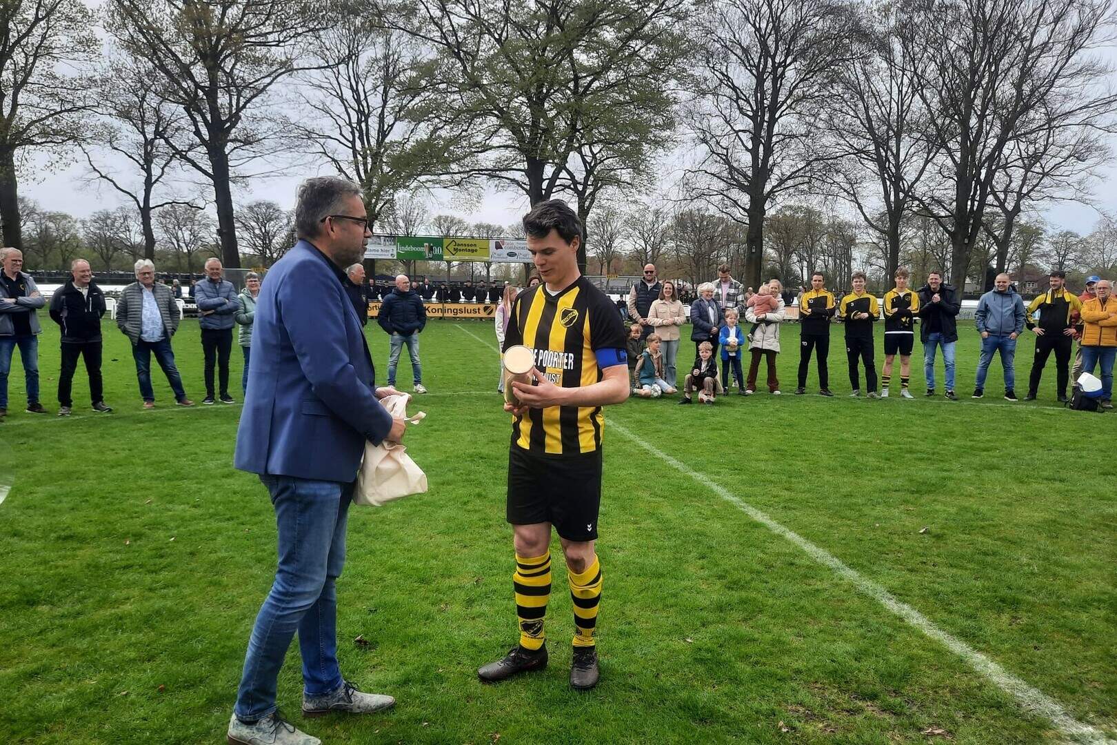 Kris Rongen Jubilaris Bram Rongen krijgt geen passend cadeau: 'Vroeger had ik meer ...
