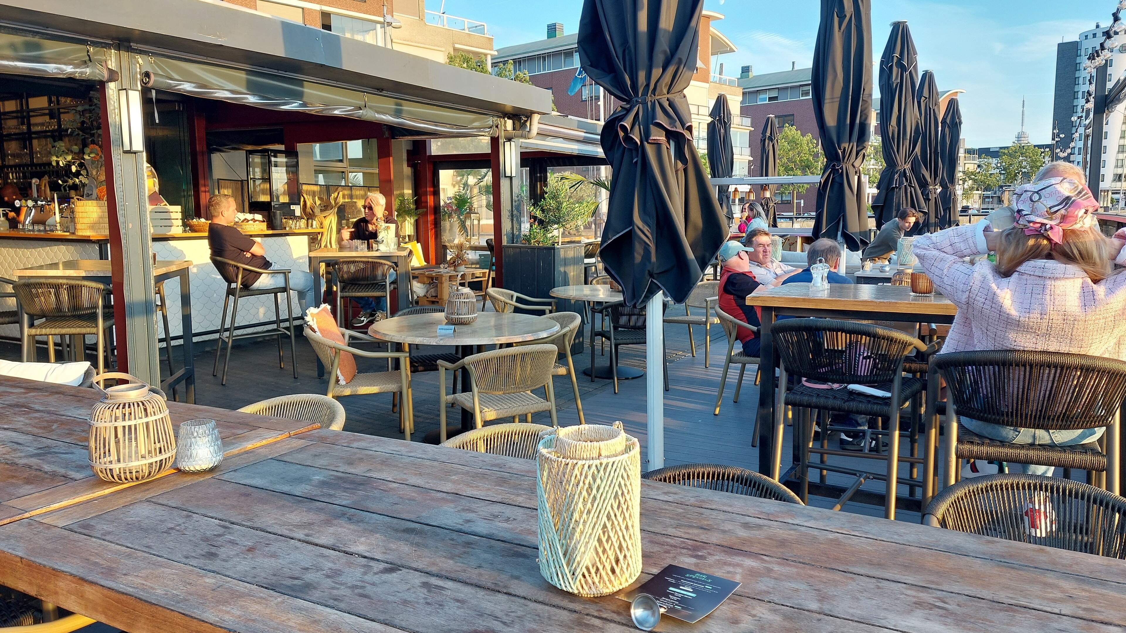 Eten met smaak en een vleugje vakantiegevoel aan het water bij bistrobar Blend in Roermond