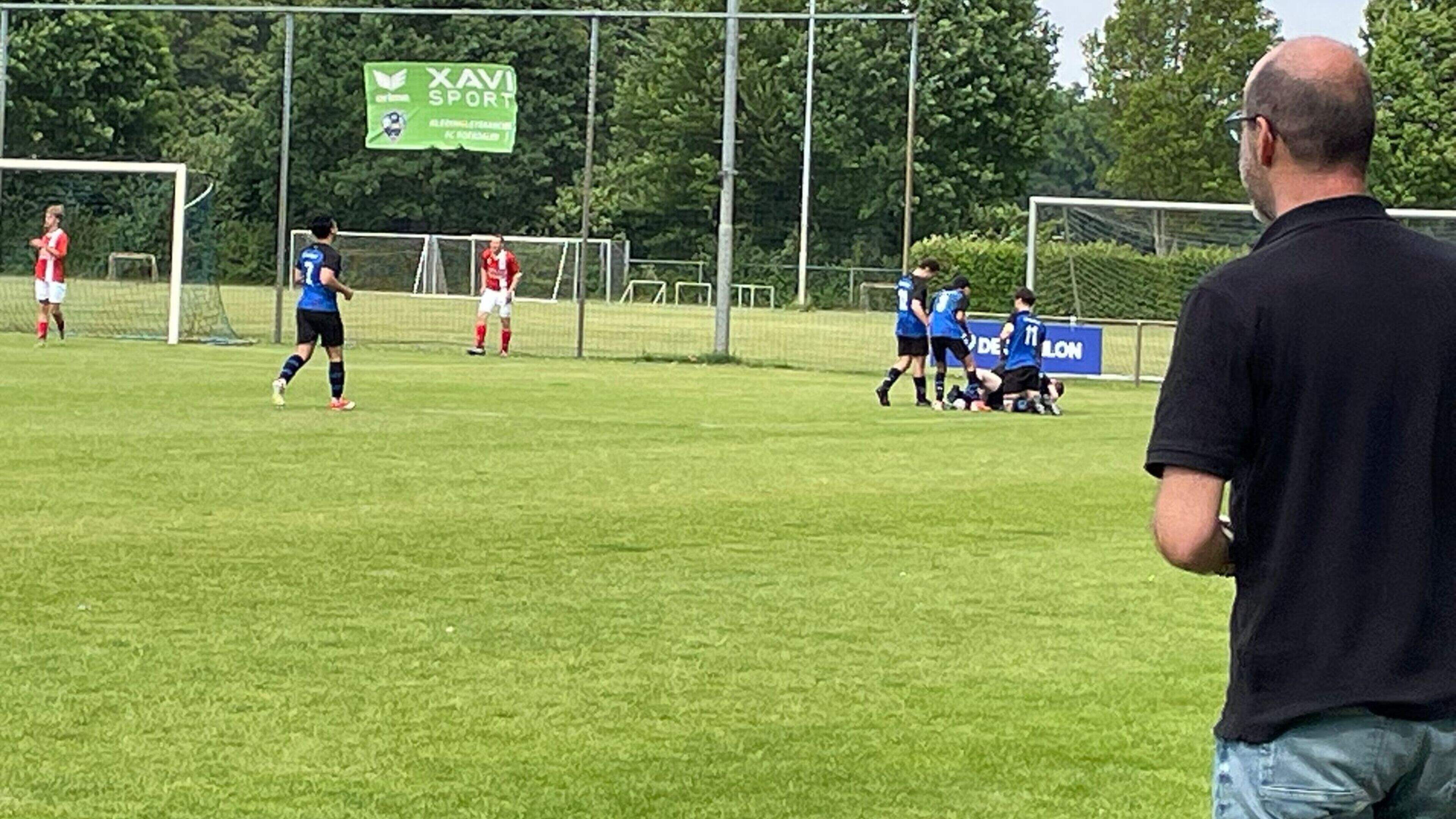 FC Roerdalen draait achterstand om en walst met 4-1 over Voerendaal heen: ‘Jammer dat ik de hattrick