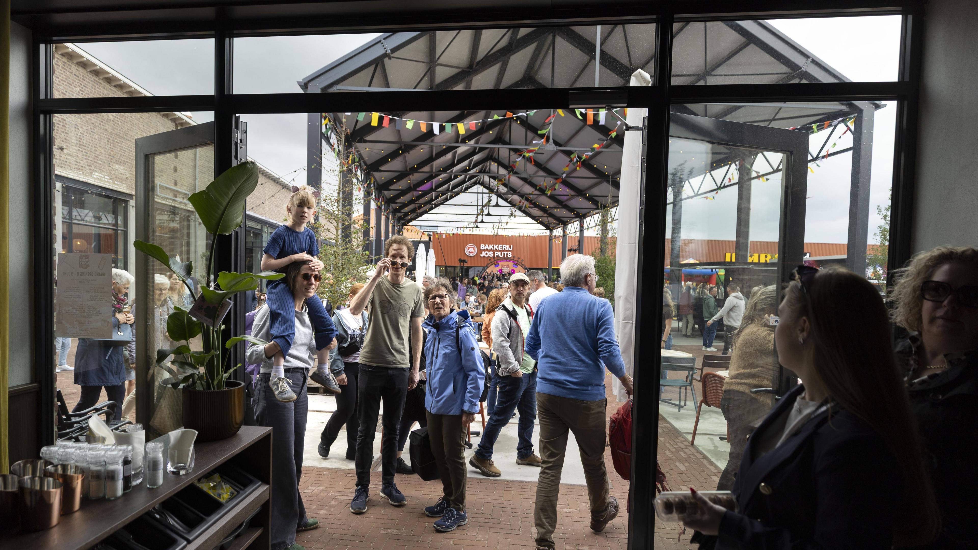 Drukbezochte opening van De Pannenfabriek in Echt