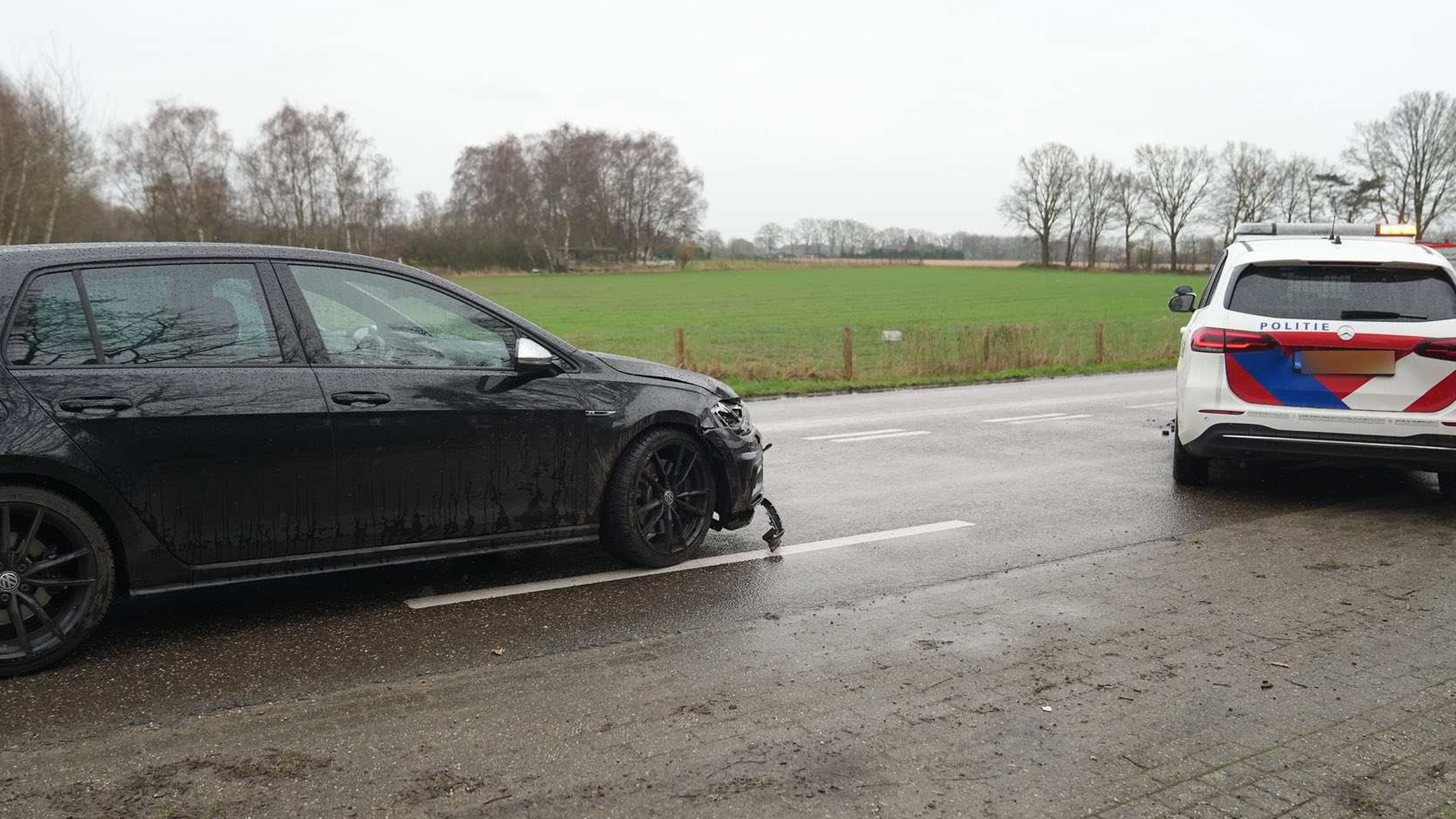 Automobilist botst tegen politiewagen bij Stramproy