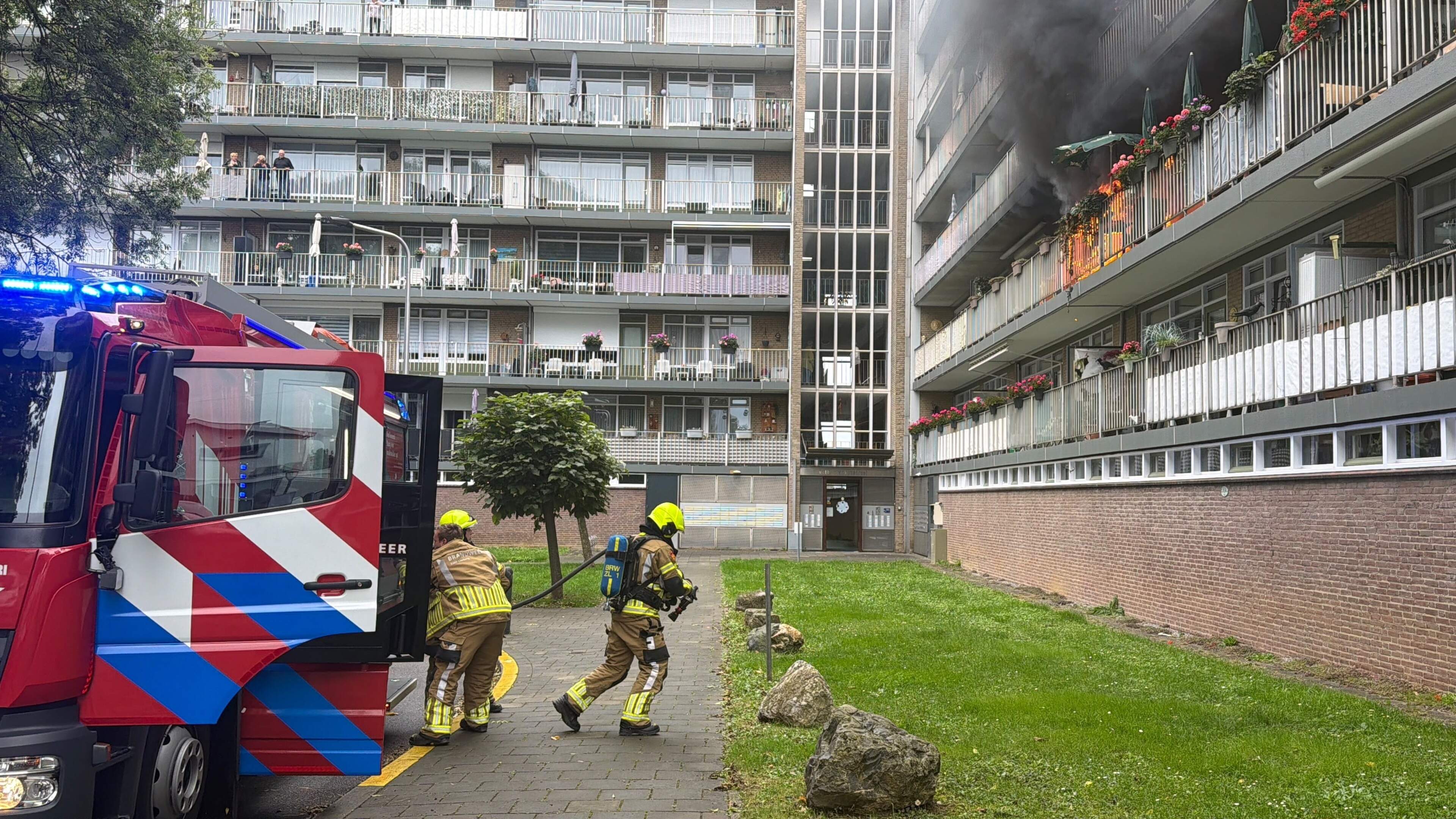 Flinke brand op balkon appartementencomplex in Maastricht