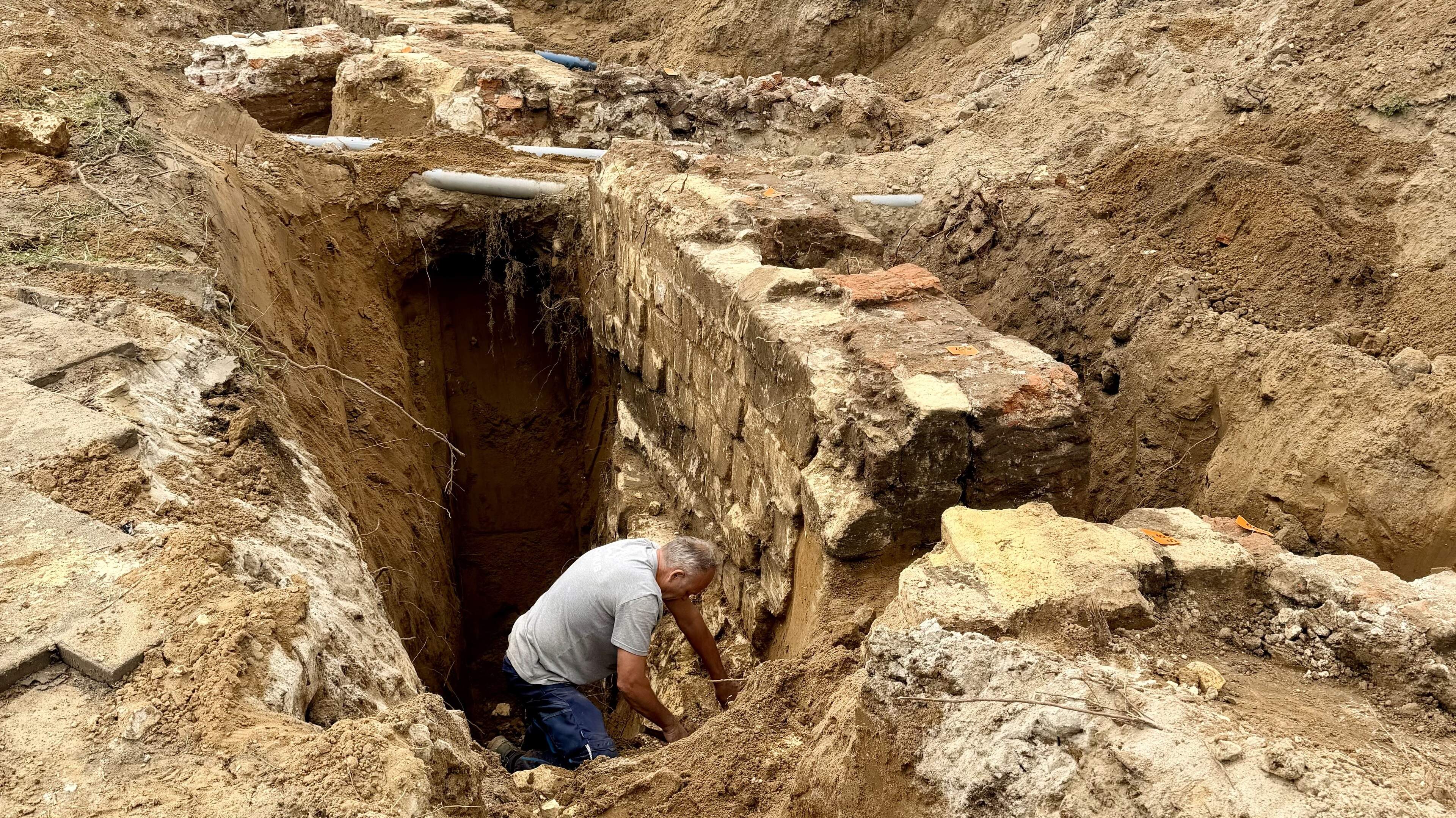 Is het de Zwartbroekpoort die gevonden is bij werkzaamheden aan de singelring in Roermond? Archeolog