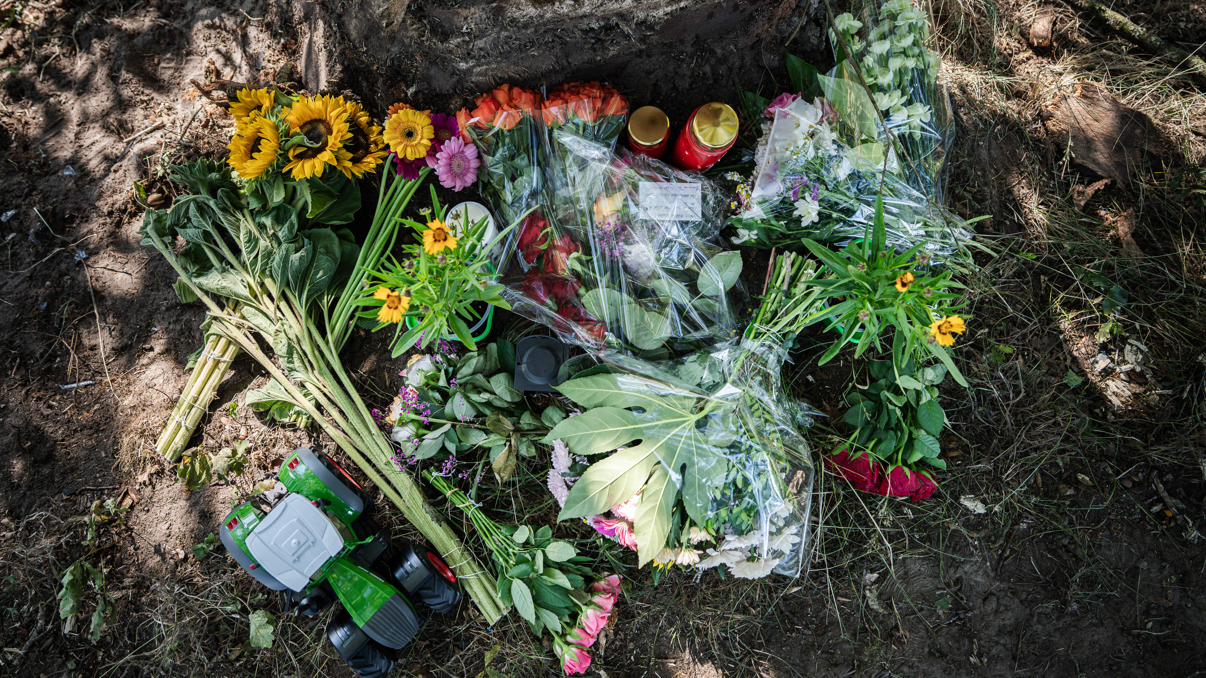 Gedenkmomenten voor slachtoffers ongeluk bij Heibloem: condoleanceregister in buurthuis en mis in de