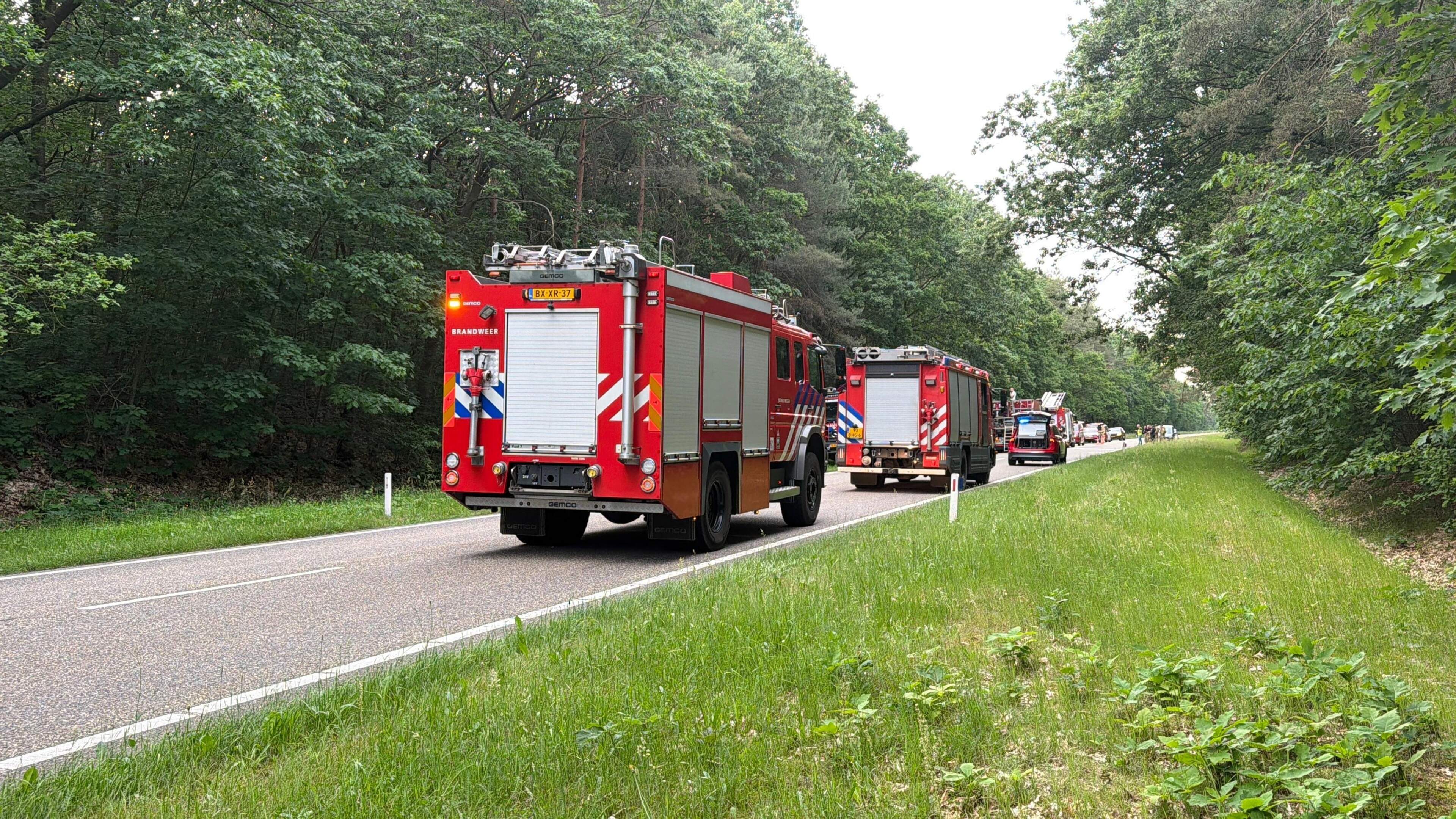 Midden Peelweg afgesloten vanwege bosbrand bij Kessel, verdachte aangehouden
