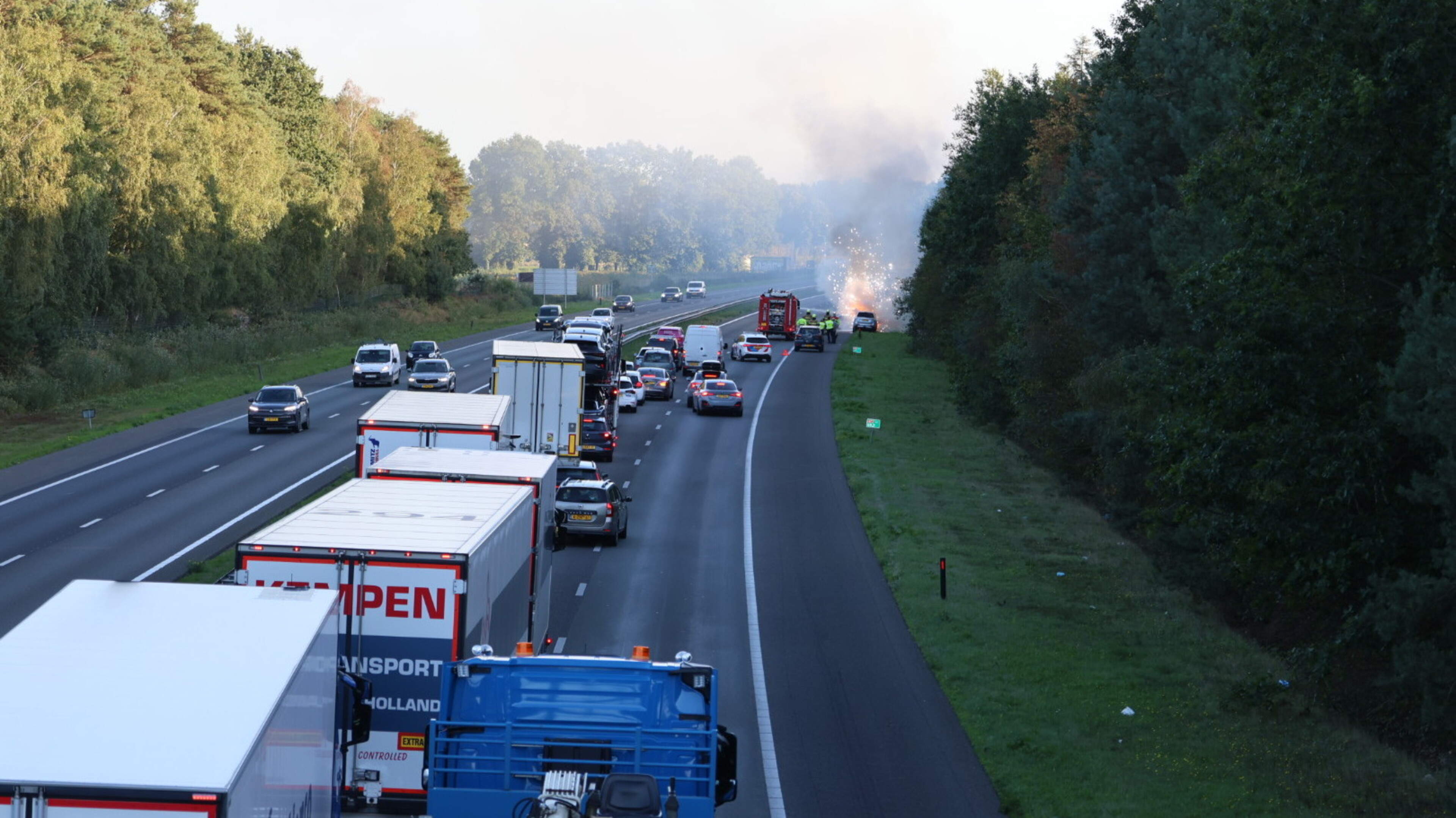 Autobrand zorgt voor file op A73 bij Overloon