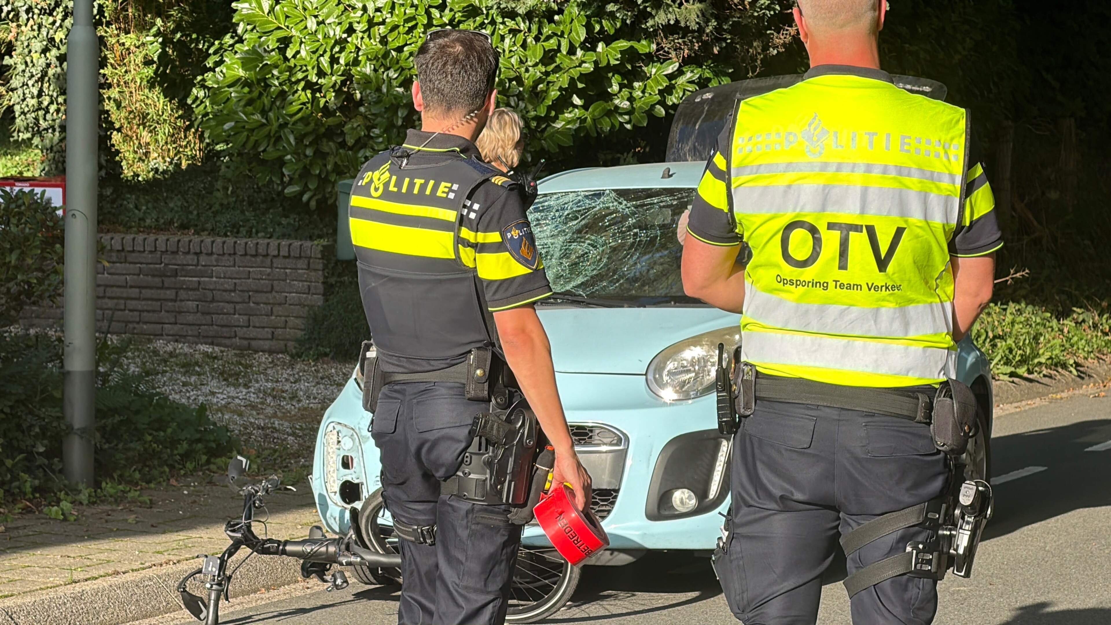 Automobilist rijdt in korte tijd twee fietsers aan Reijmerstok: beide slachtoffers naar het ziekenhu