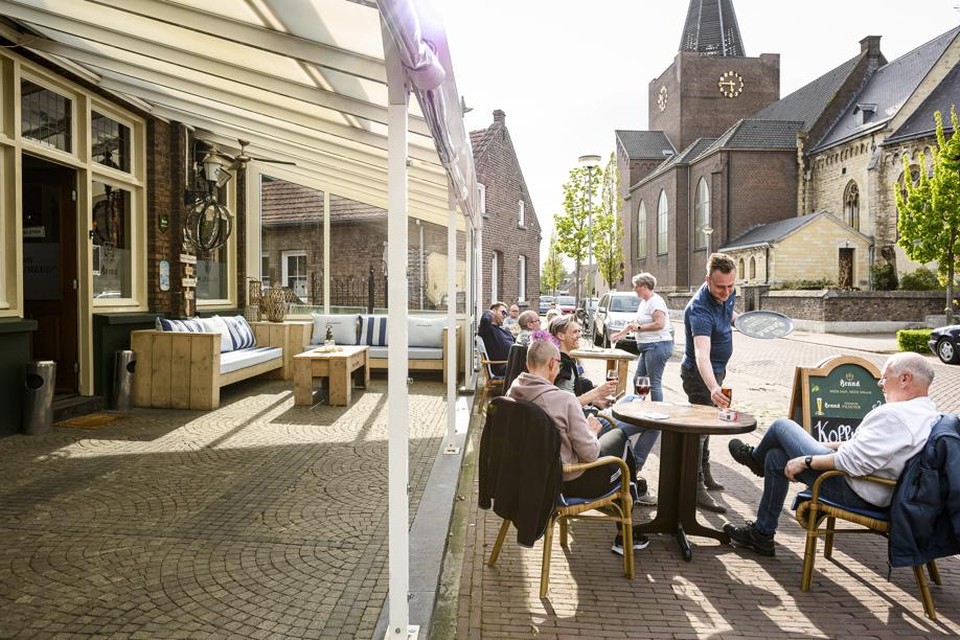 Uitbaatster woedend: overdekt terras in Herkenbosch moet anderhalf uur na opening alweer op slot