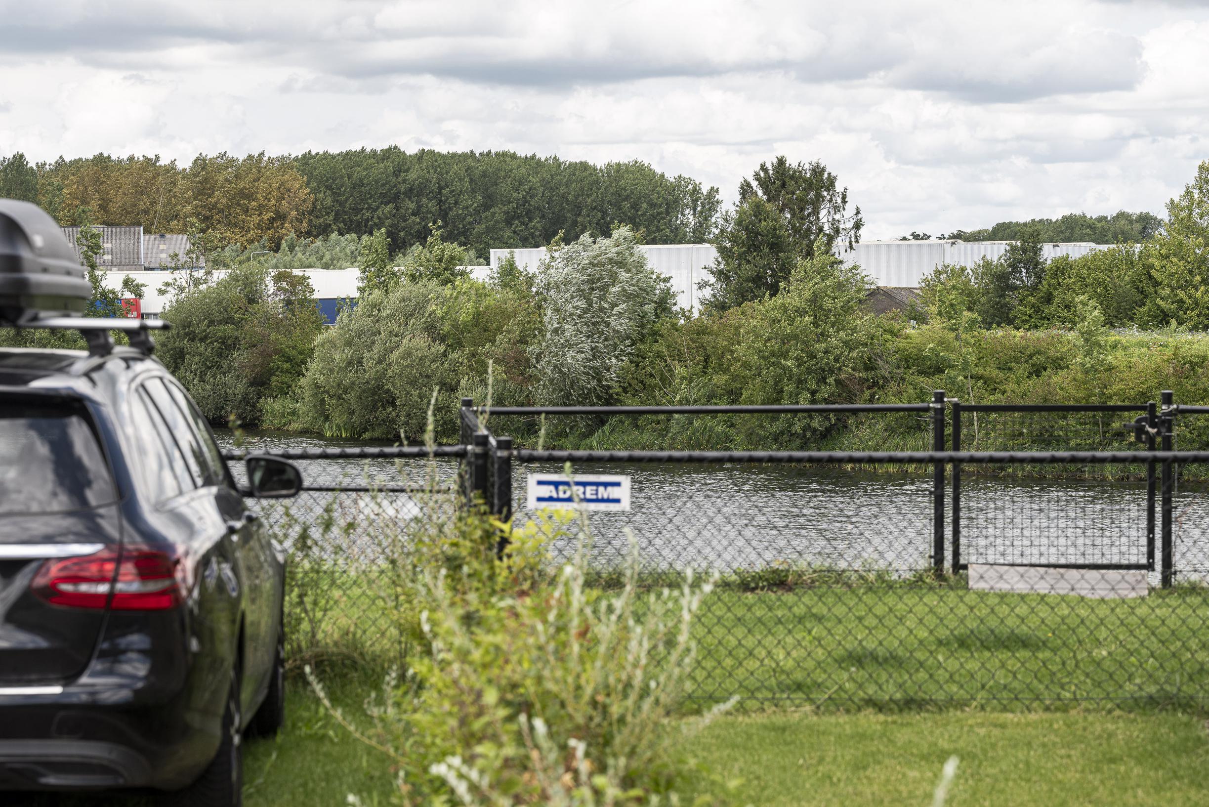 Eigenaar Parc Maasresidence in Thorn koopt lelijke loodsen: ‘Doorn in het oog’