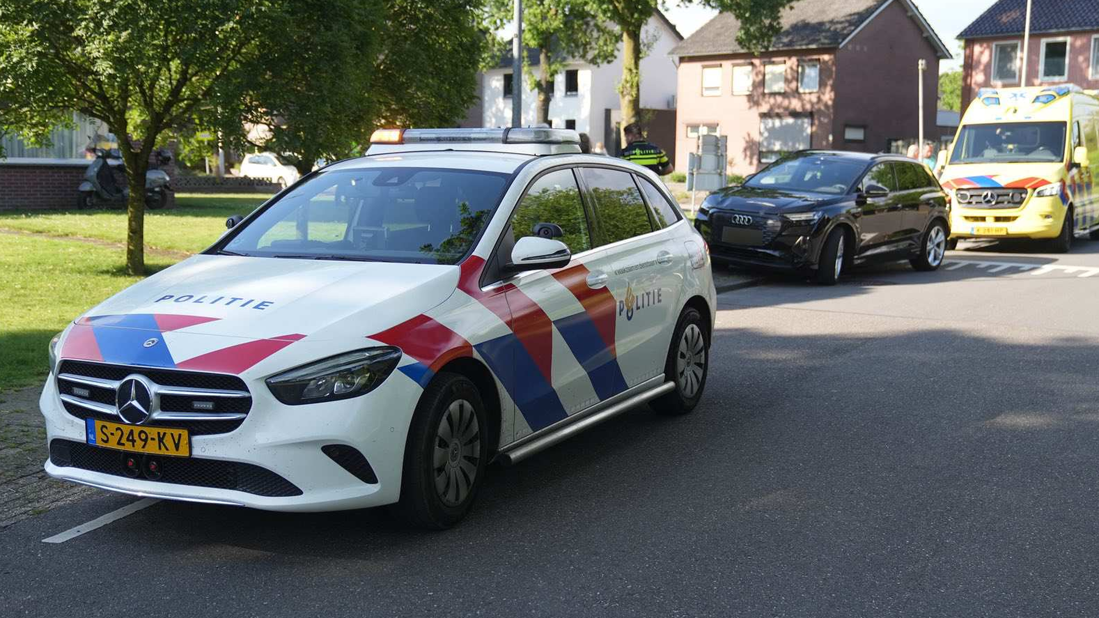 Scooterrijder gewond na botsing met auto in Swartbroek