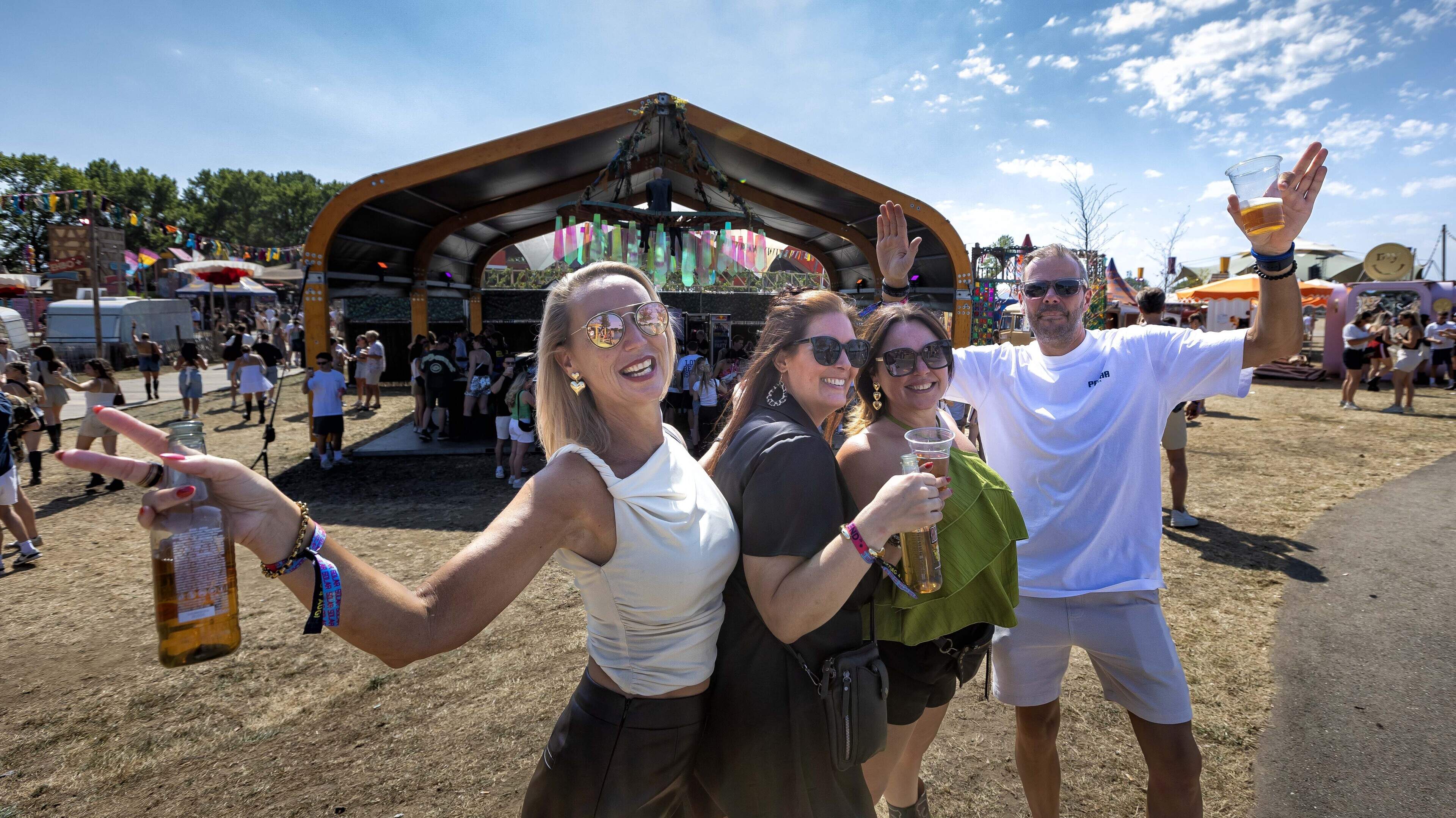 Veertigplus of ouder, en tóch gewoon naar Solar Festival met DJ Je Moeder: ‘Toen u op ons afstapte, 